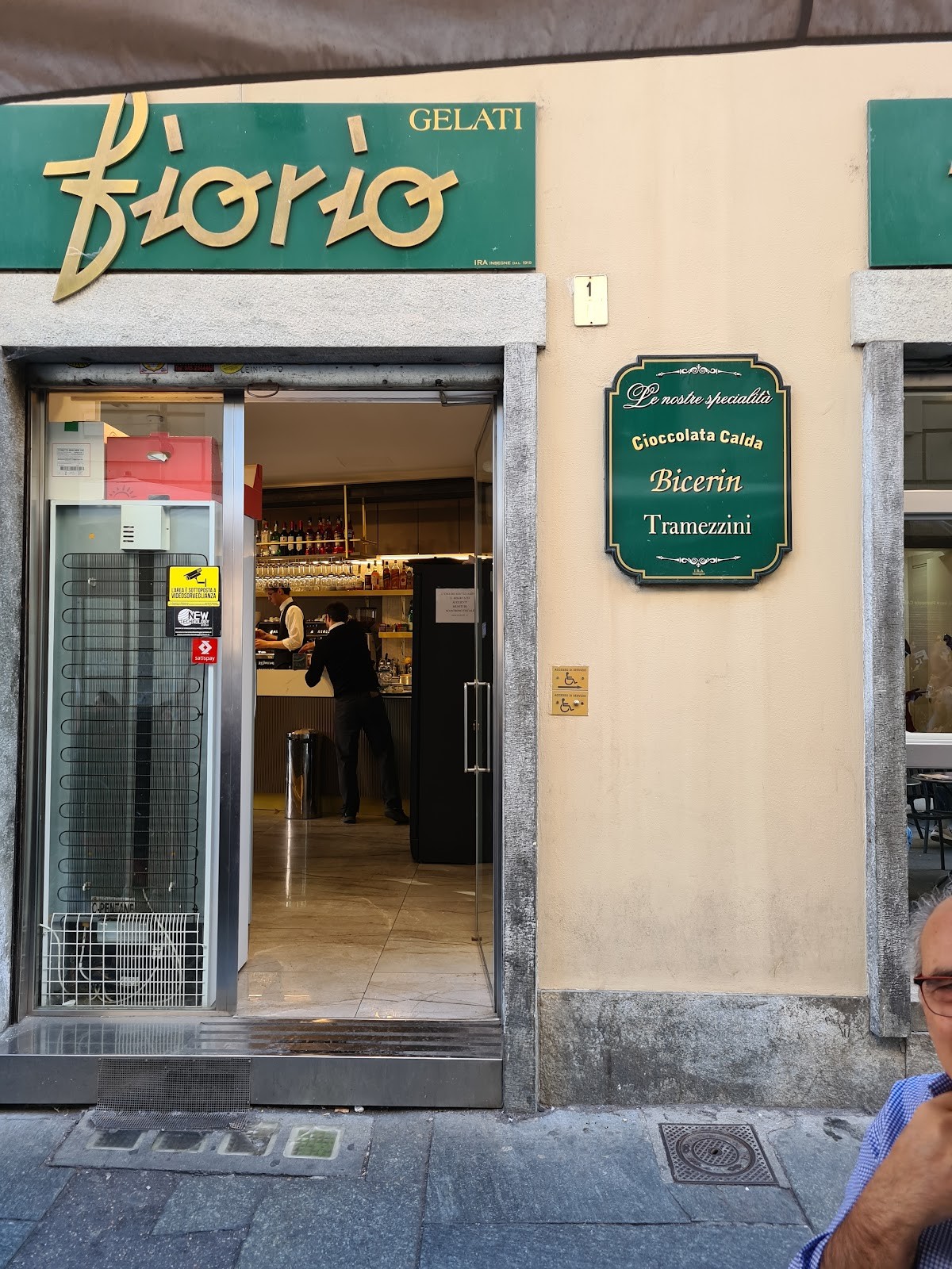 Gelateria Cafè Savoia, già Fiorio: the place