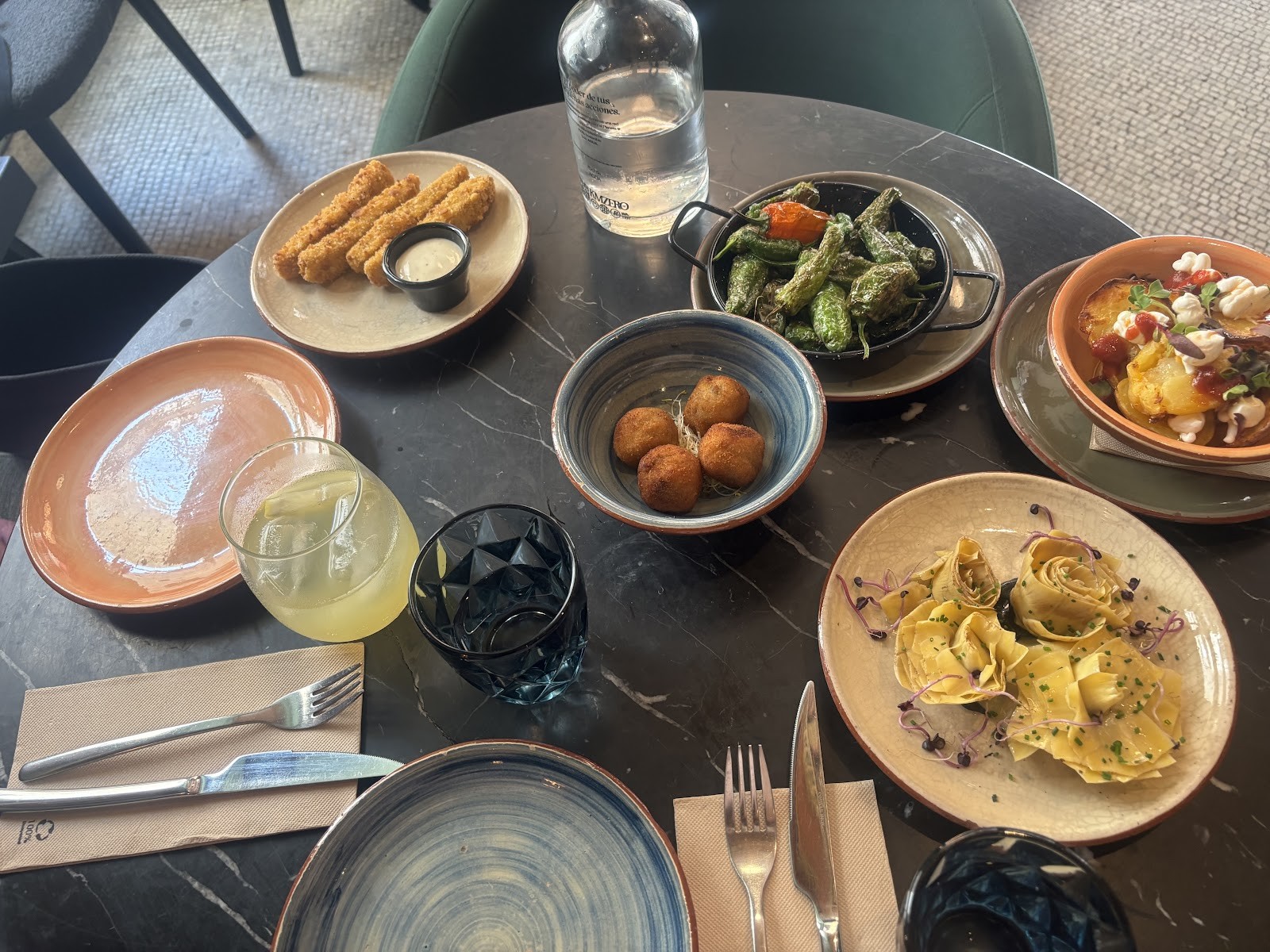VELADA - Tapas Plant-Based y Cócteles en Barcelona: food & drinks