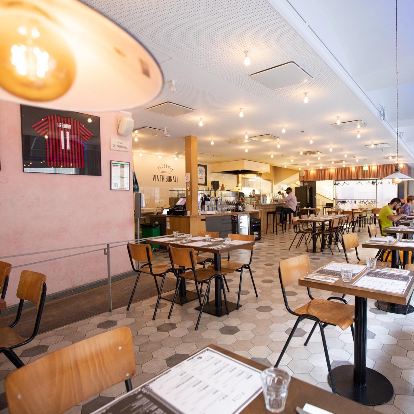 Pizzeria Via Tribunali: the place