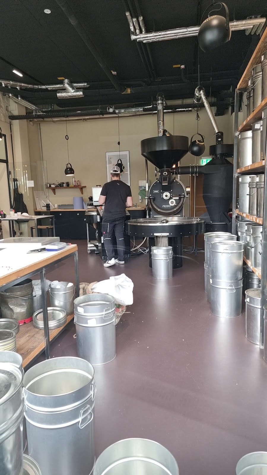 Kaffeekirsche Roastery Tempelhofer Damm: the place