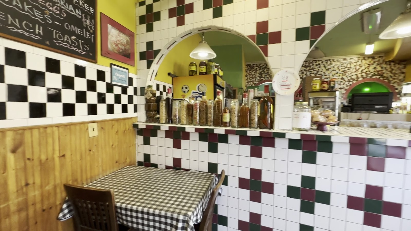 Fino's Pizzeria & Restaurant: the place