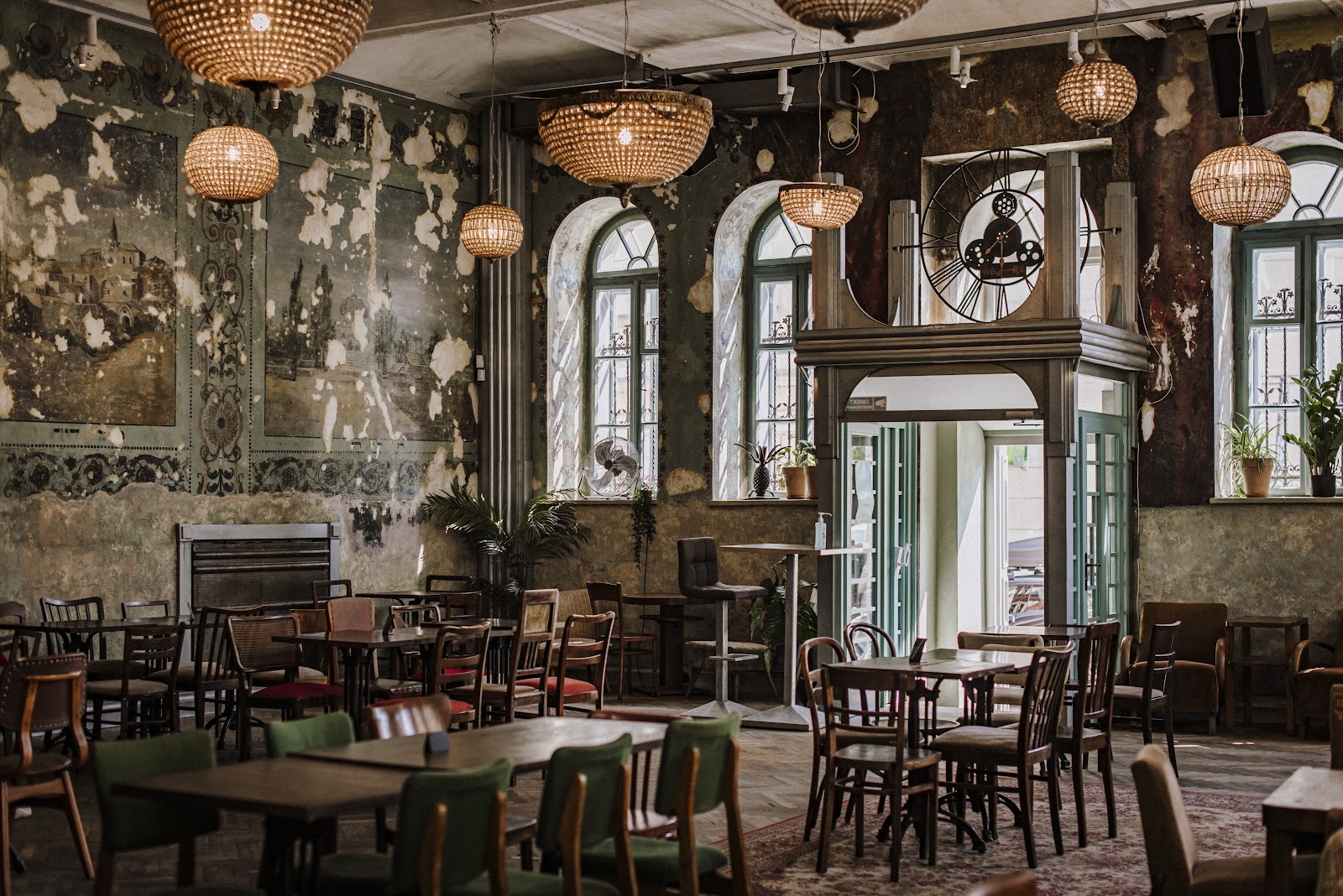 HEVRE | Bar & Restaurant: the place