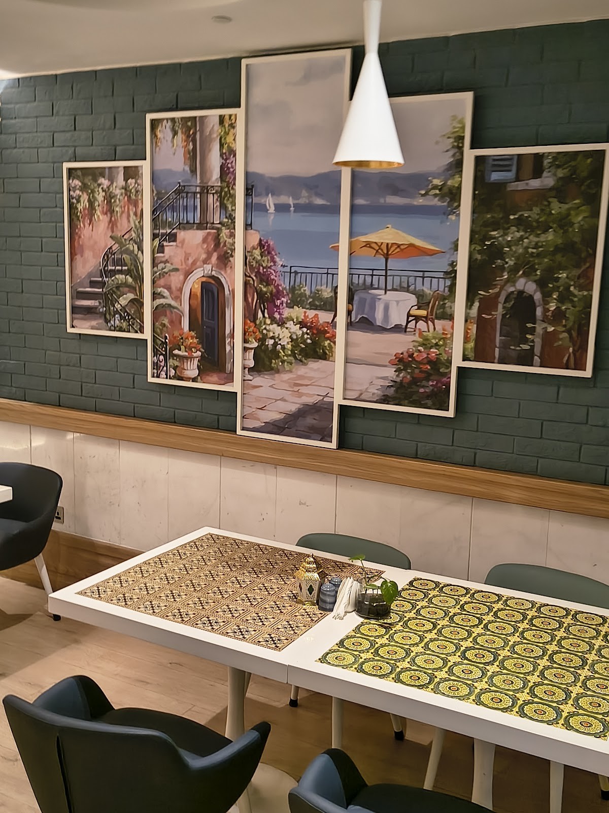 Feta Restaurant: the place