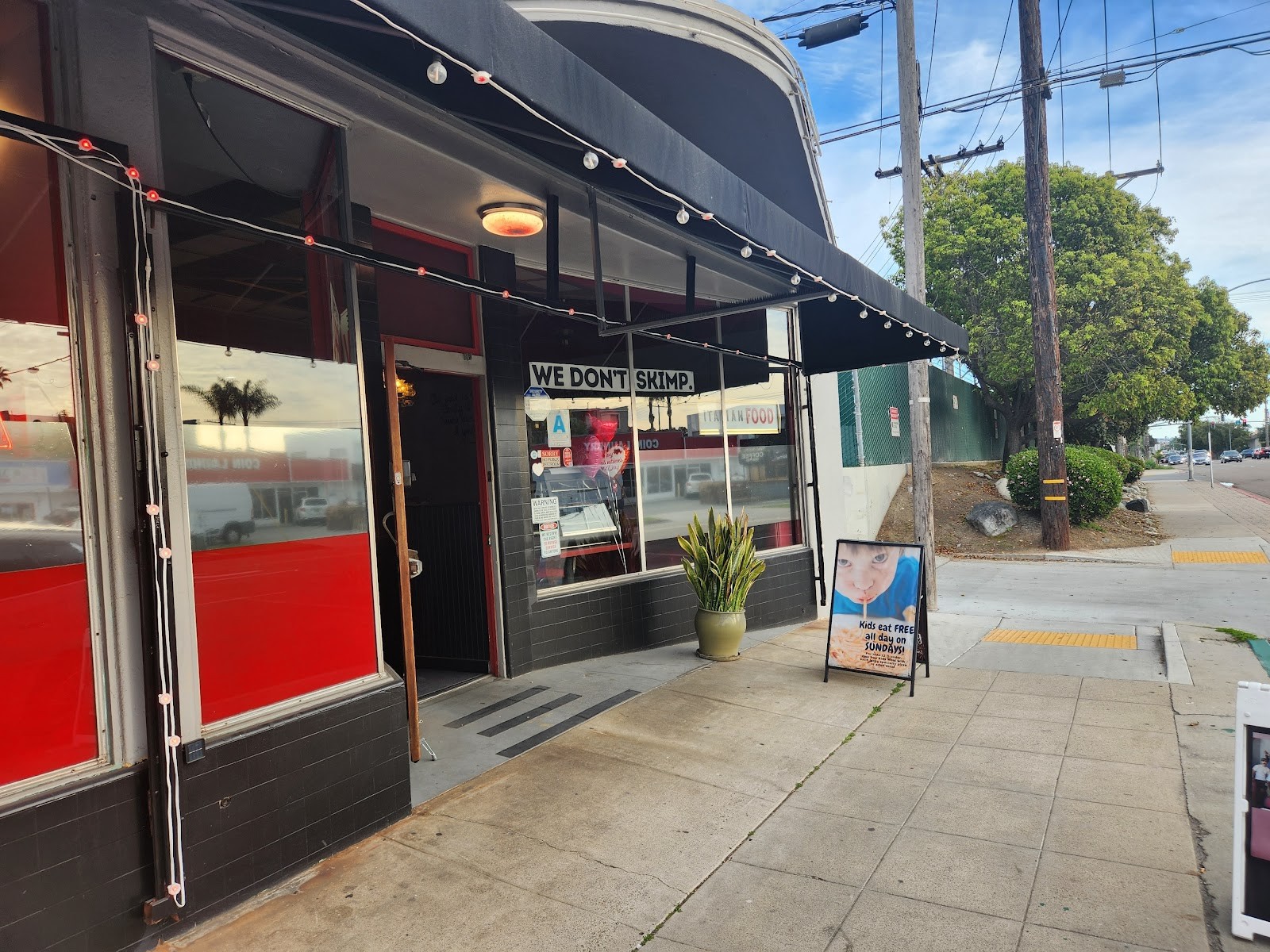 Sauced Pizzeria: the place