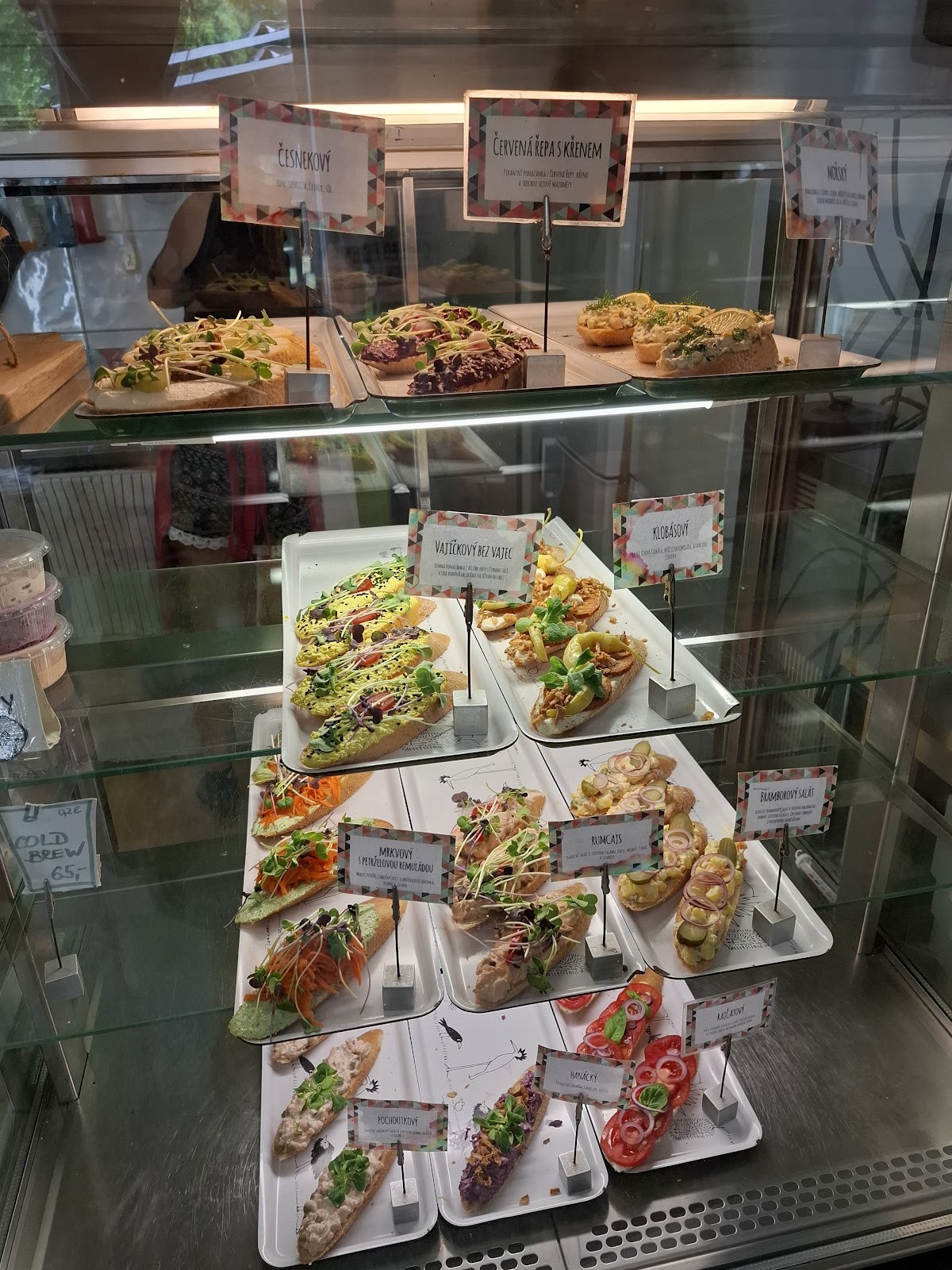 Chlebíček store: food & drinks