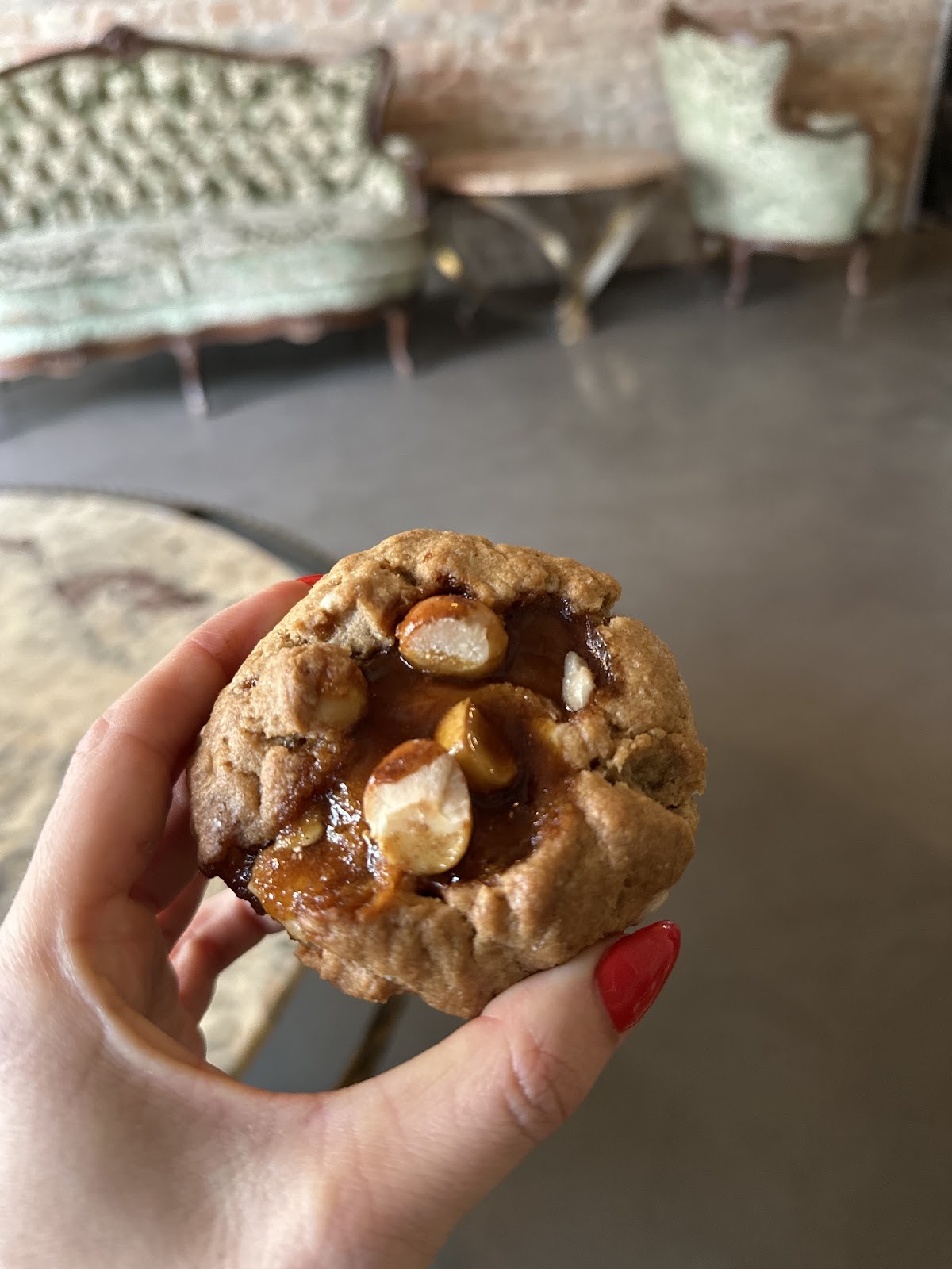 Round & Edgy: food & drinks