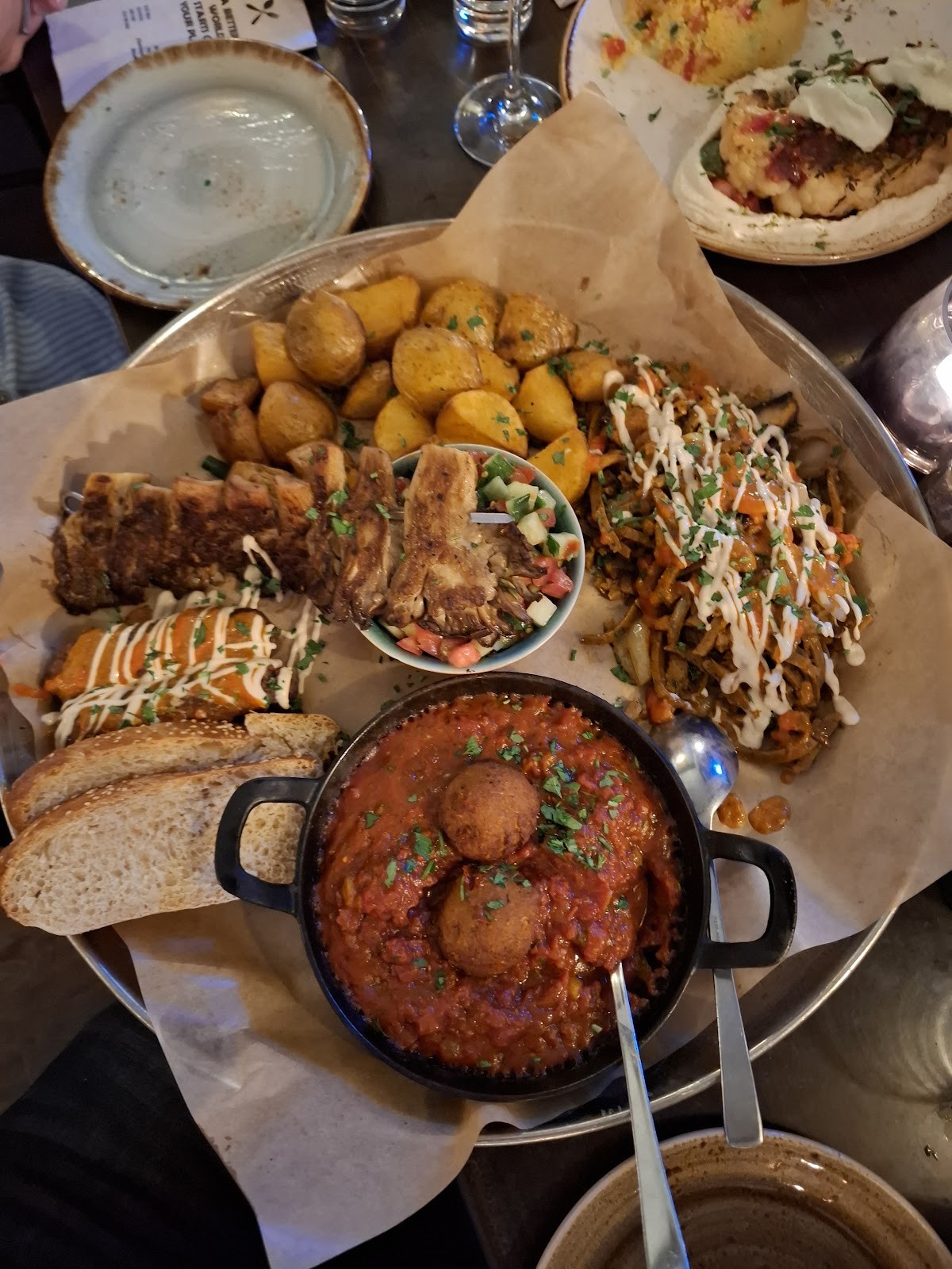 Kuli Alma: food & drinks