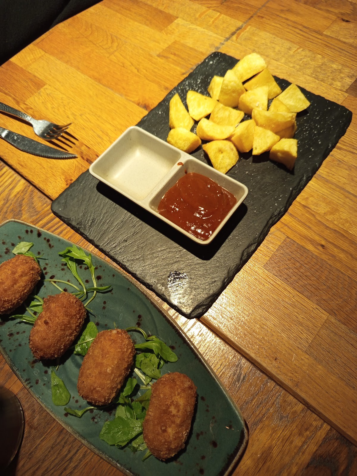 Manso Pizzería: food & drinks