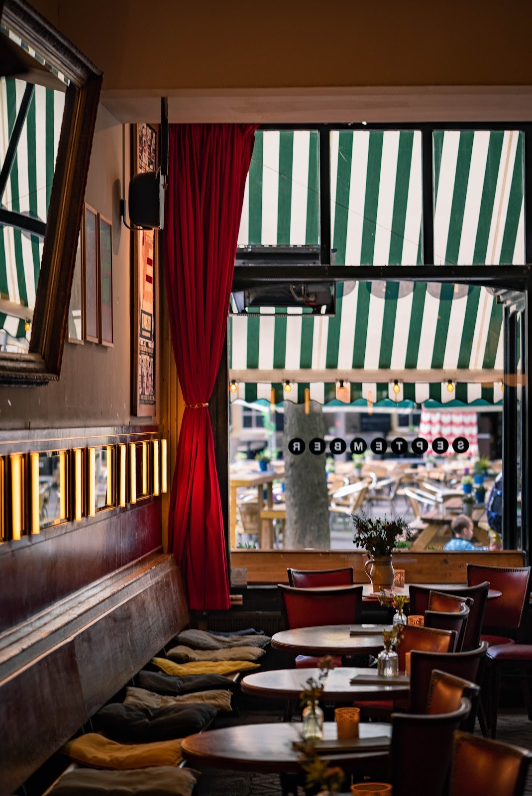 September | Wine, Jazz, Food: the place