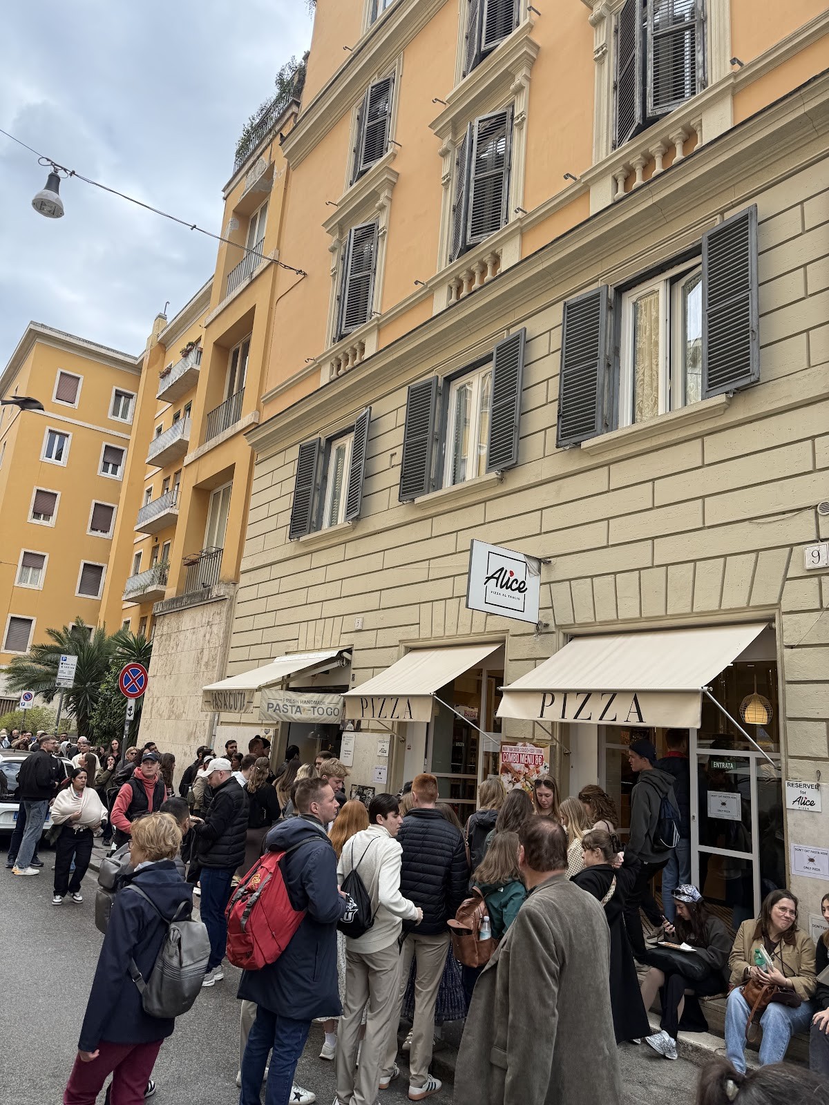 Alice Pizza: the place