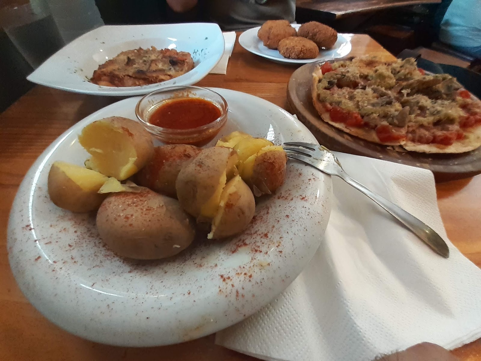 La Tavernaire: food & drinks