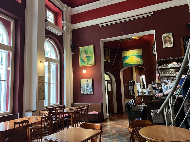 The Globe Bookstore And Café: photo 4