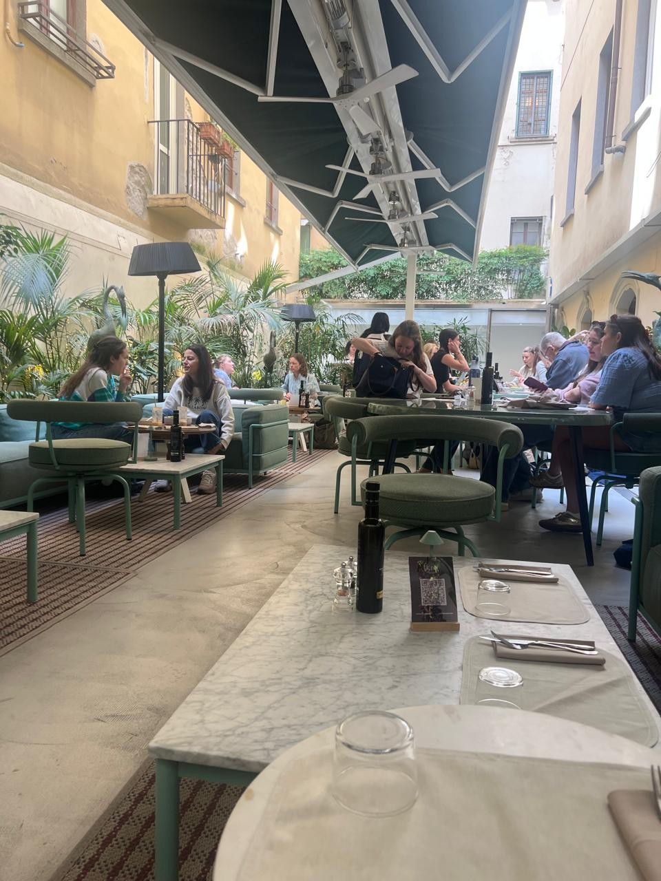 floret Artisan Kitchen & Bar: the place