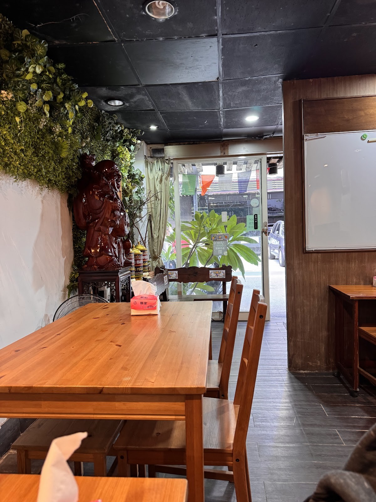 Lǜ Yě SùShí 綠也素食: the place