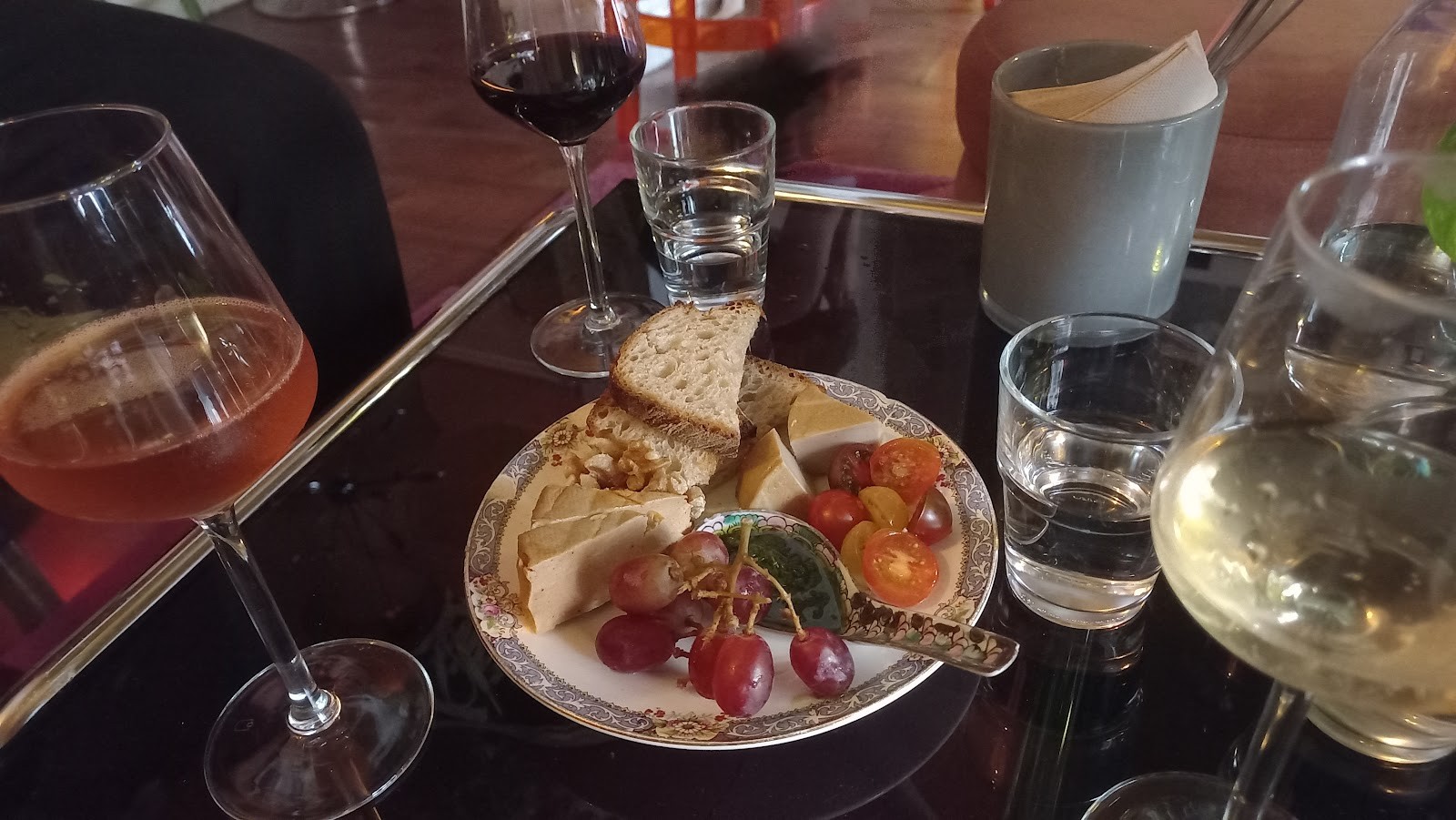 FUN FUN natural wine from spain: food & drinks