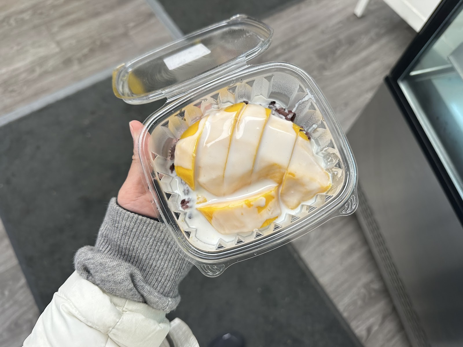 Patchmon's Thai Desserts & More: food & drinks