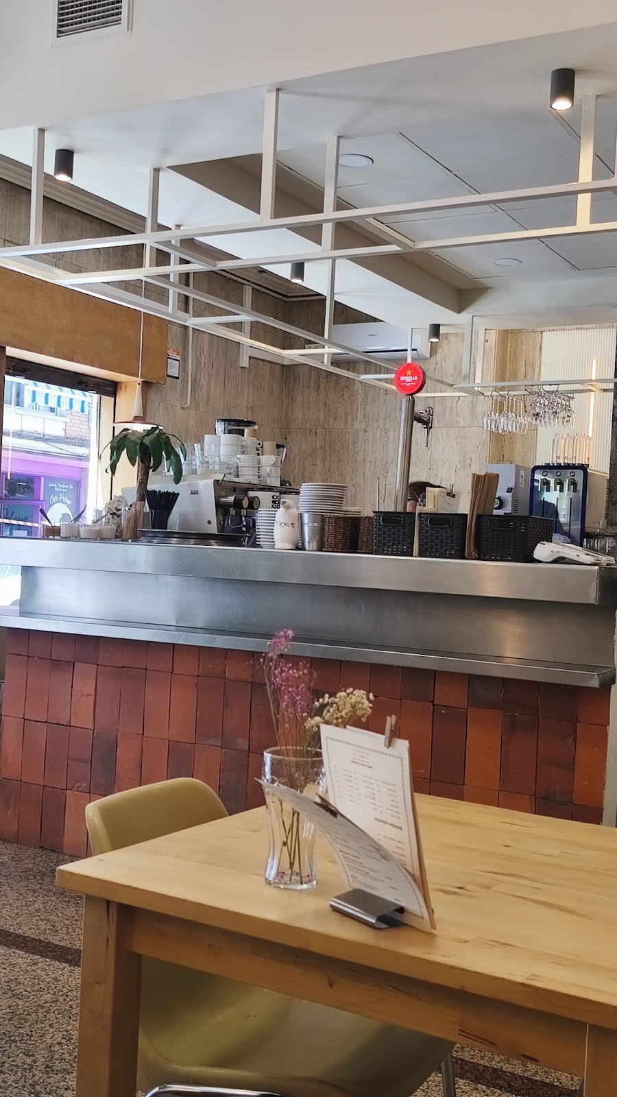 POTE café-bar: the place