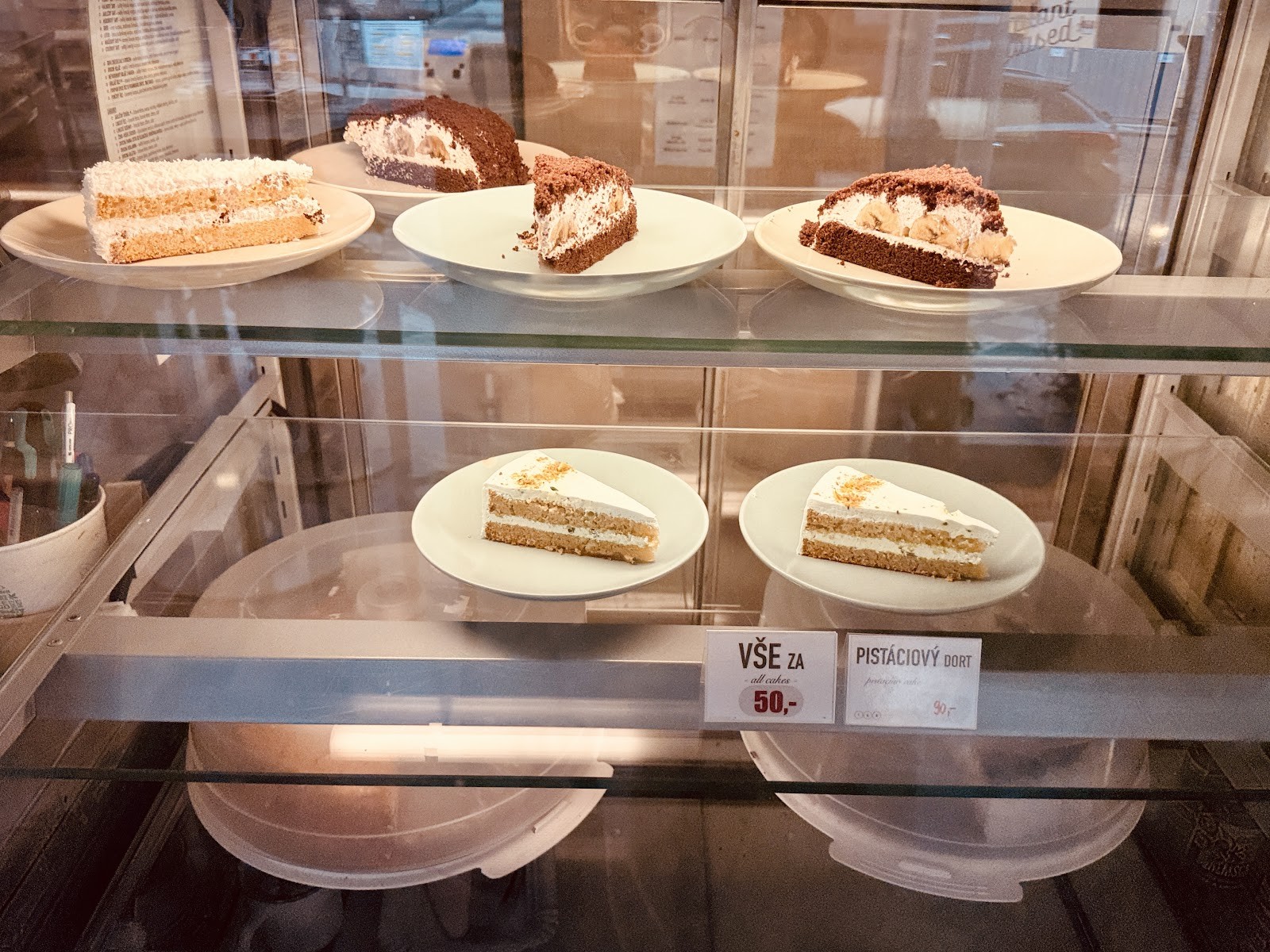 Loving Hut - Vinohrady: food & drinks