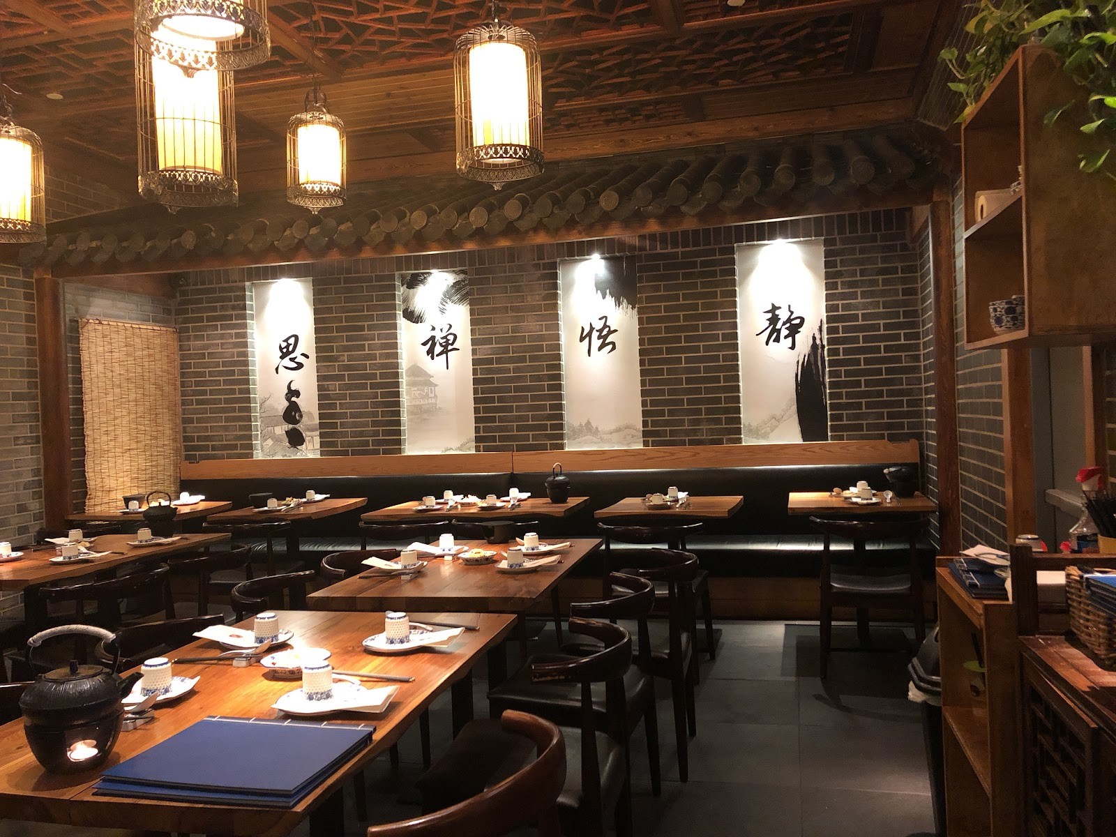 Mountain House East Village: the place