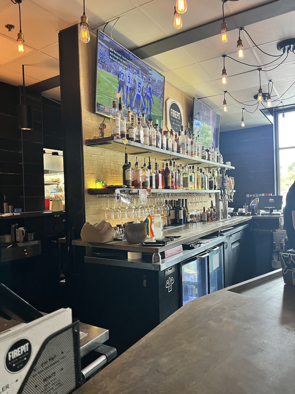 Firepit Pizza Tavern: the place