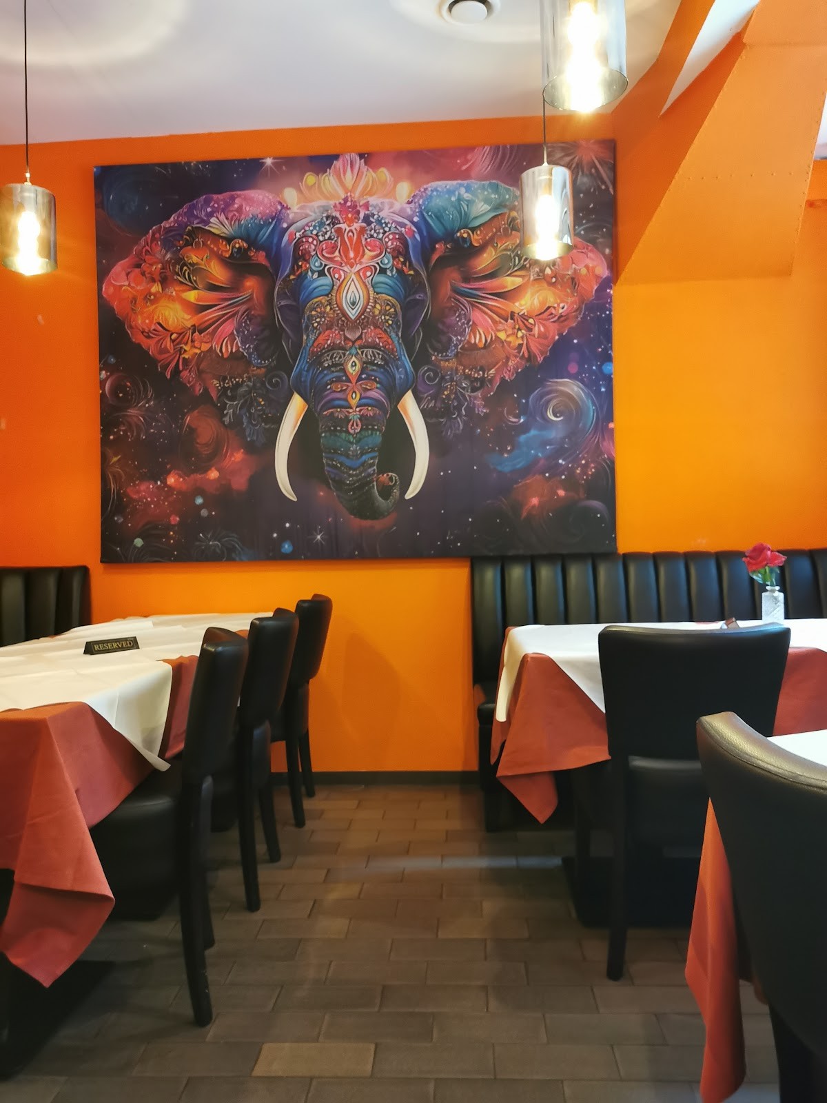 Chefs Flavour Indisches Restaurant & Catering: the place