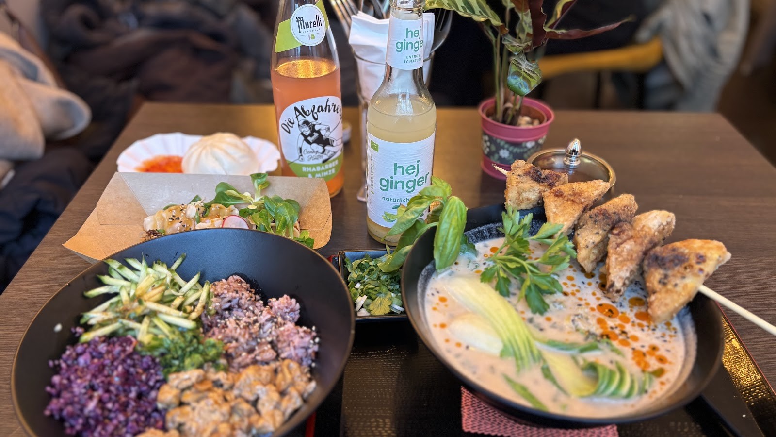 Lin‘s Veggie Dumplin‘: food & drinks