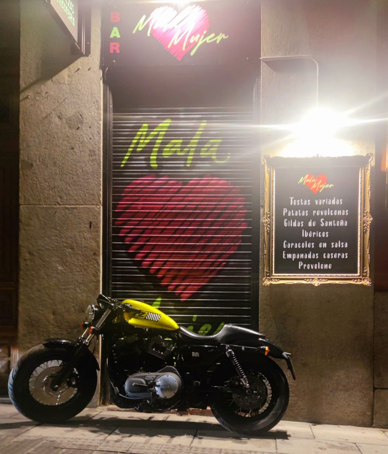 Bar Mala Mujer: the place