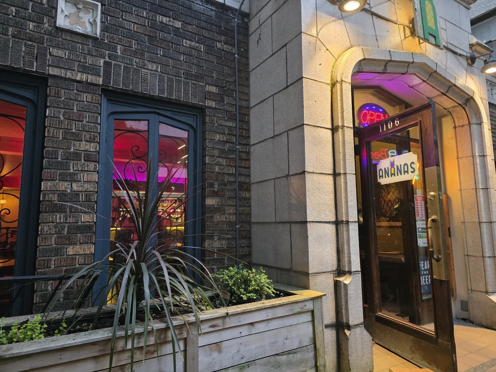 Ananas Pizzeria: the place