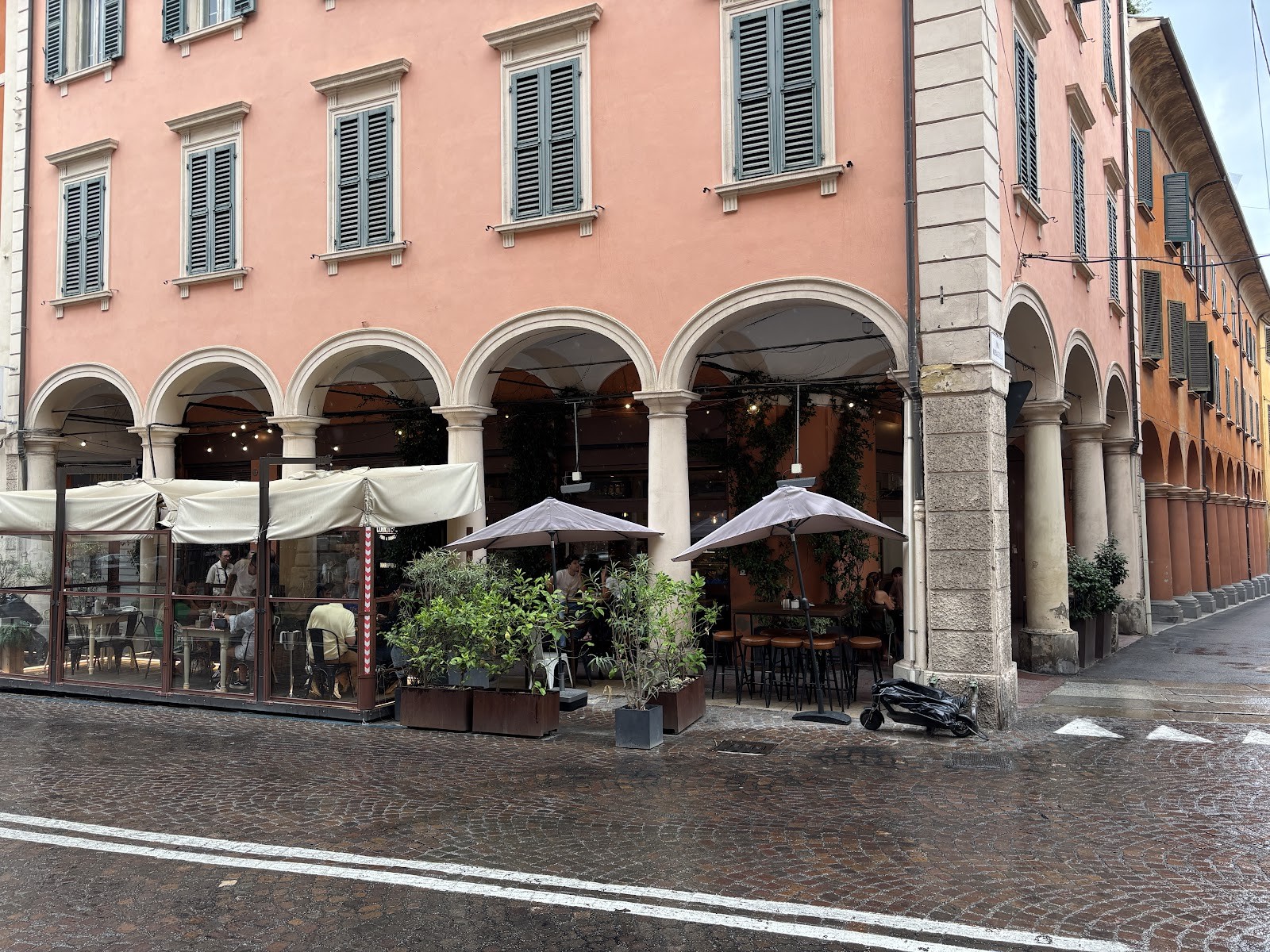 Corner Bar: the place