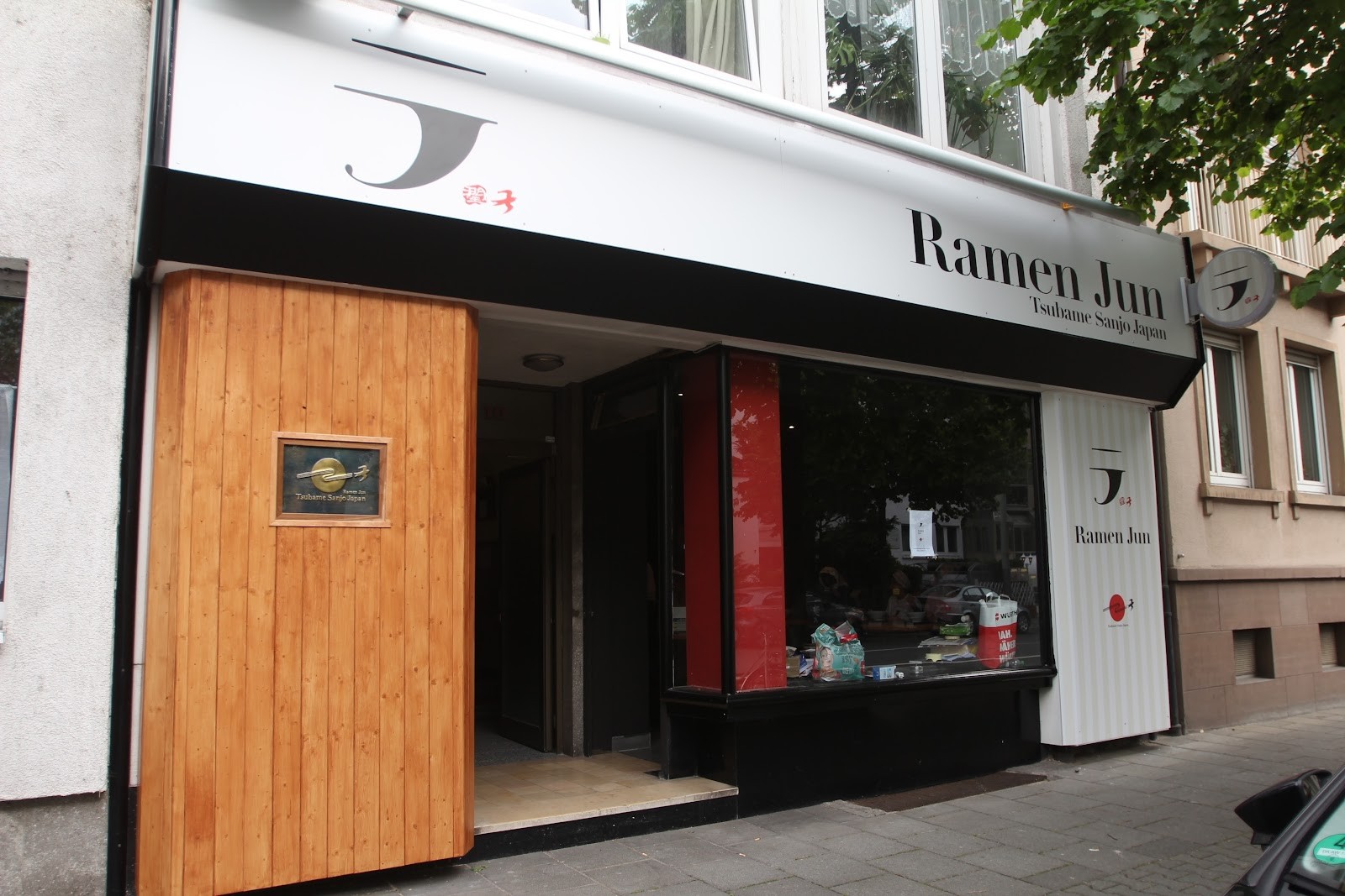 Ramen Jun Westend: the place