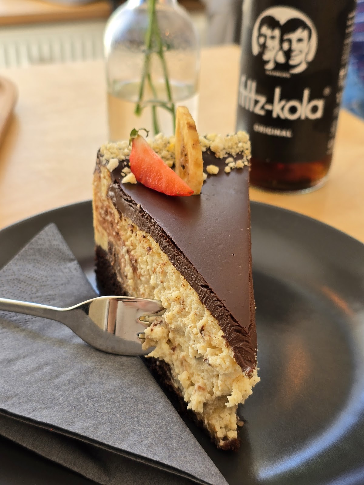 Manos Vegan Cake: food & drinks