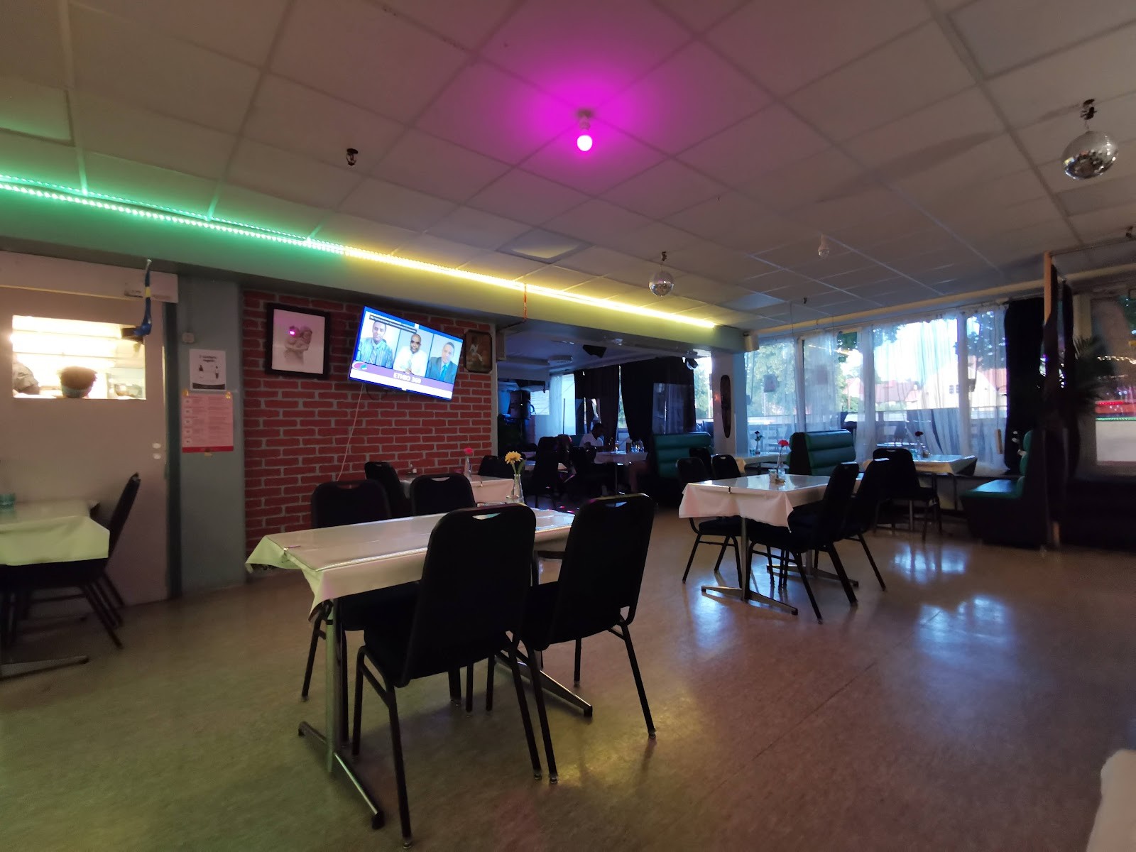 Dahlak Bar & Restaurant: the place