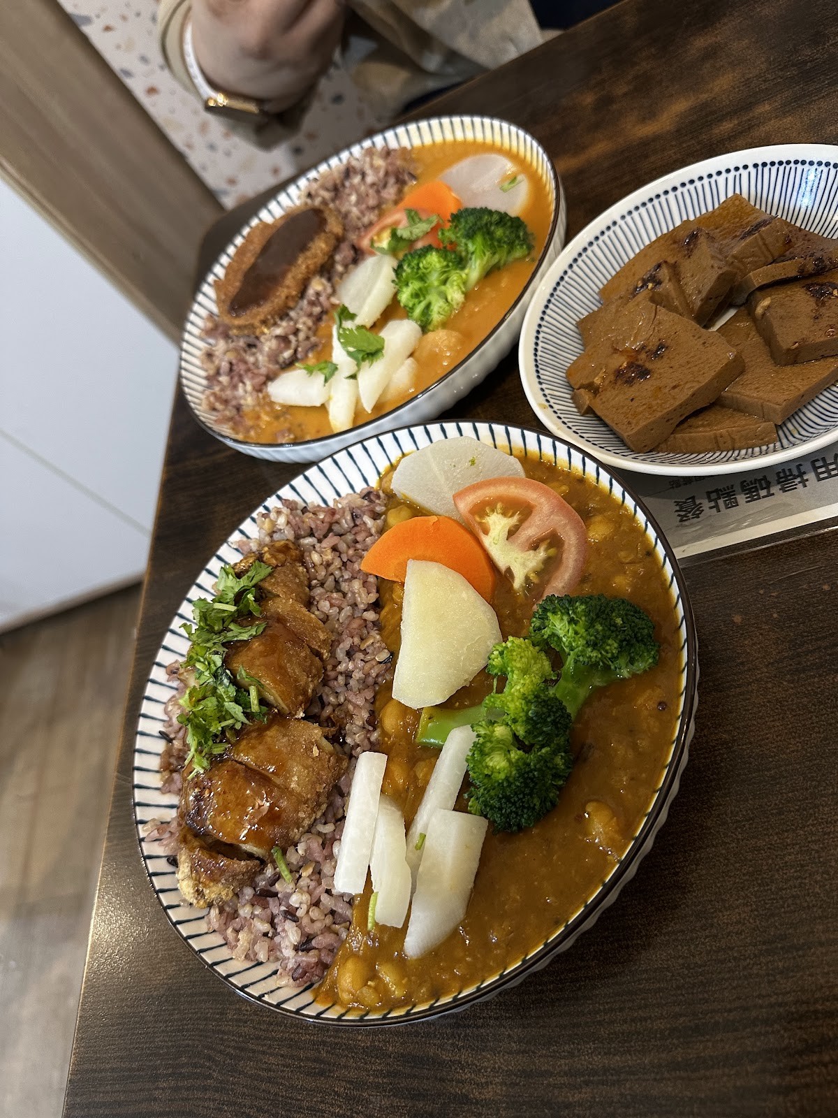 小植茁植物料理Vegan Vixated: food & drinks
