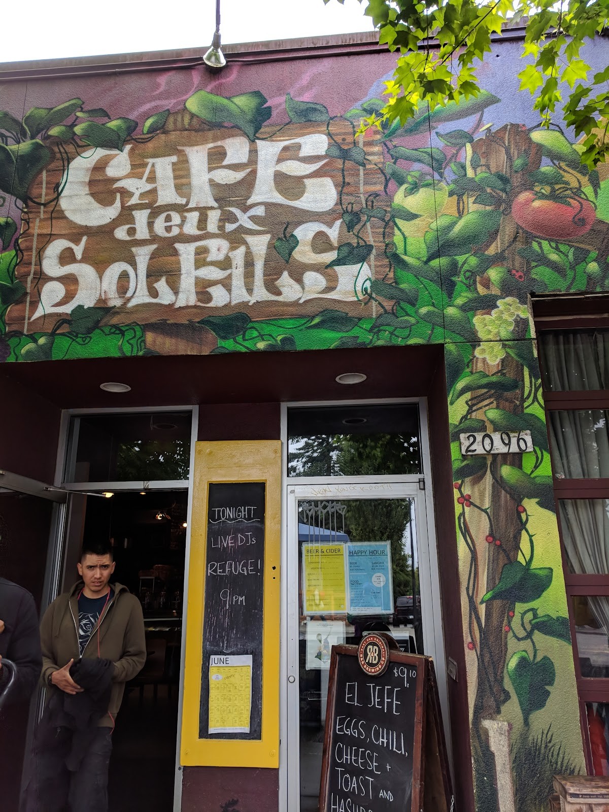 Cafe Du Soleil: the place