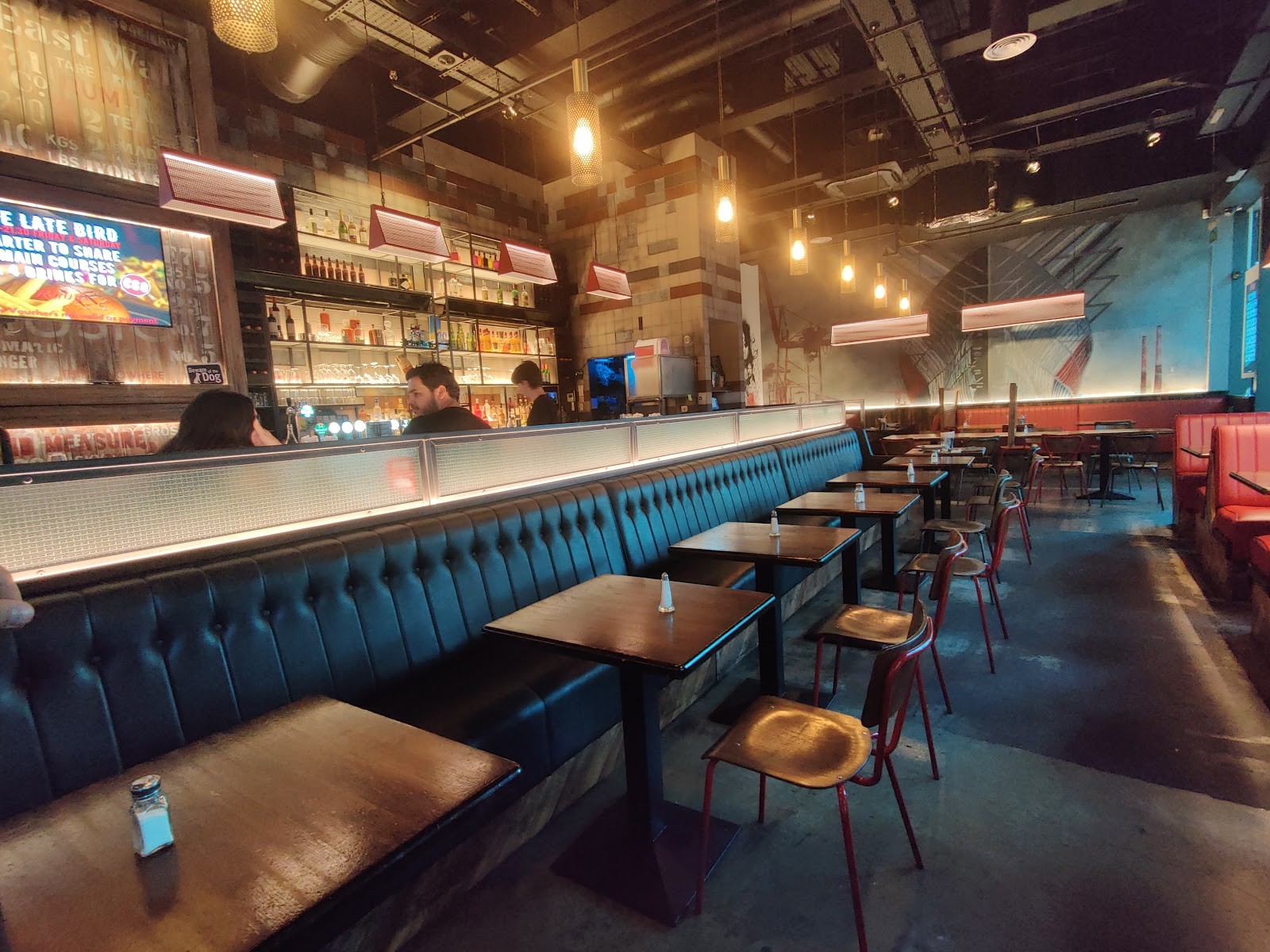 Ruby's Pizza & Grill Point Square: the place