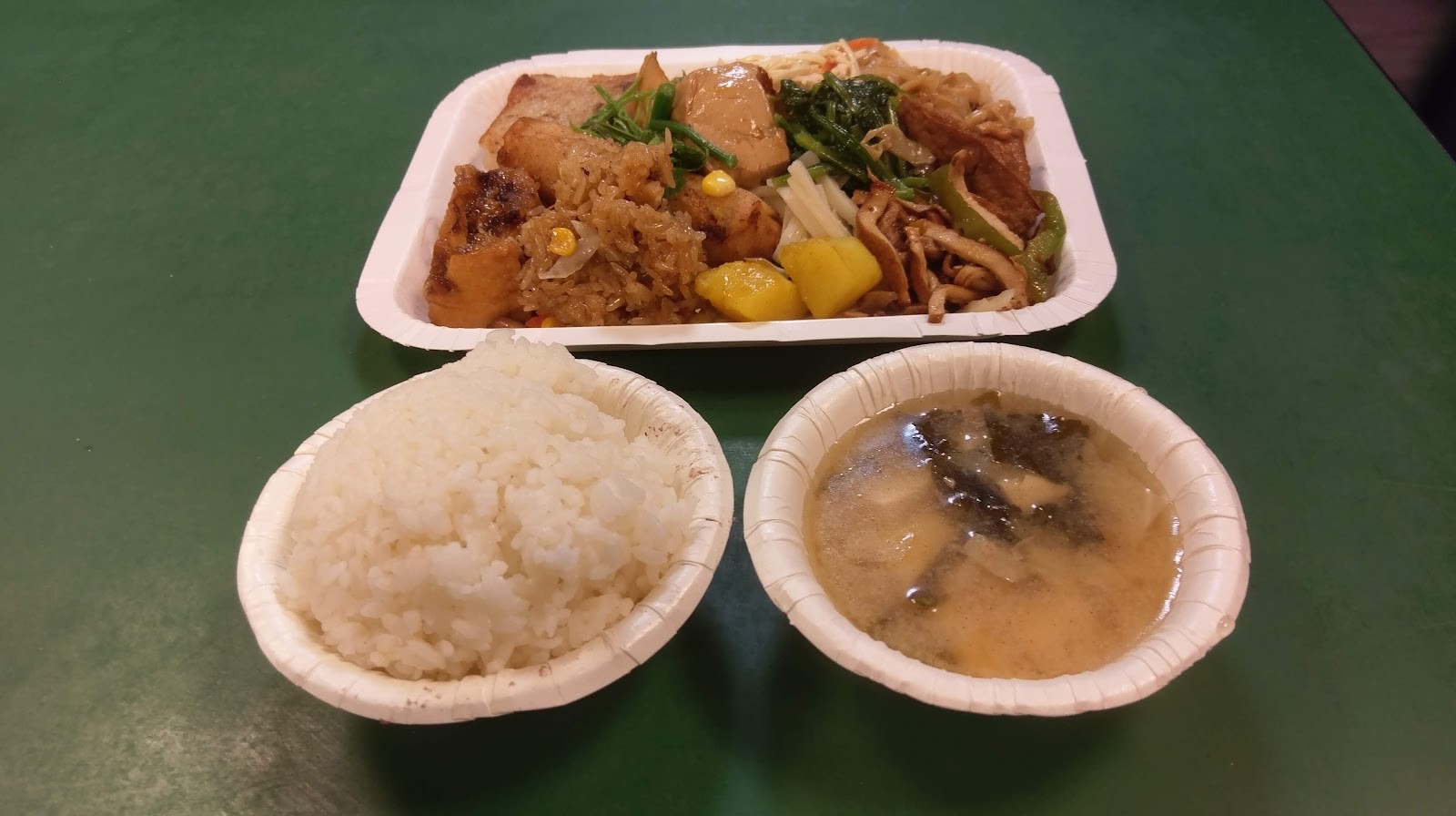 Lian Yuan Vegetarian: food & drinks