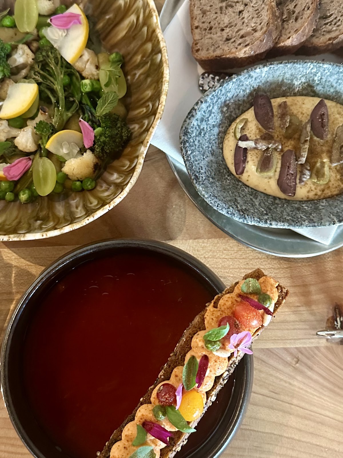 Anoah: food & drinks