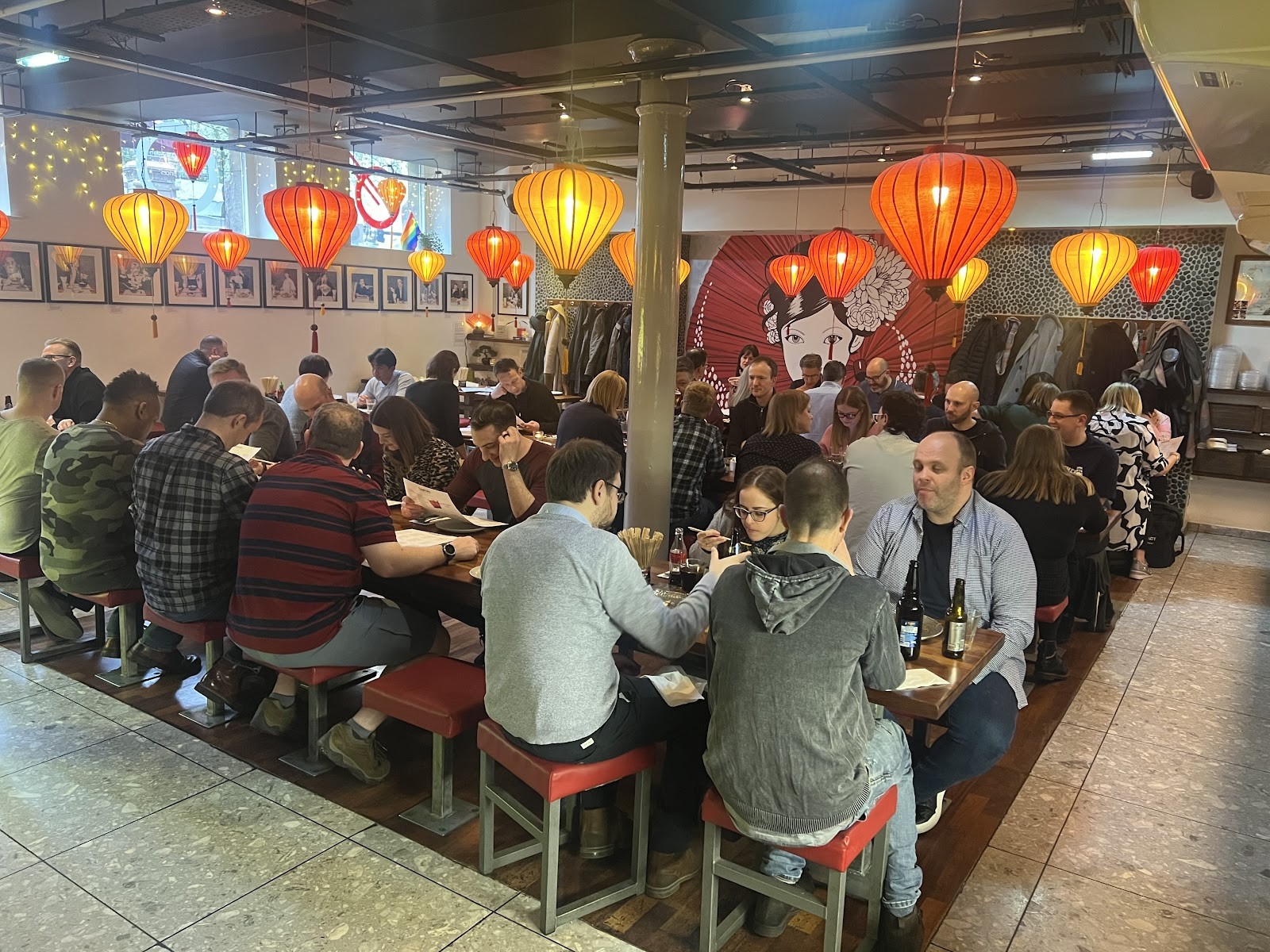 Tampopo Albert Square: the place