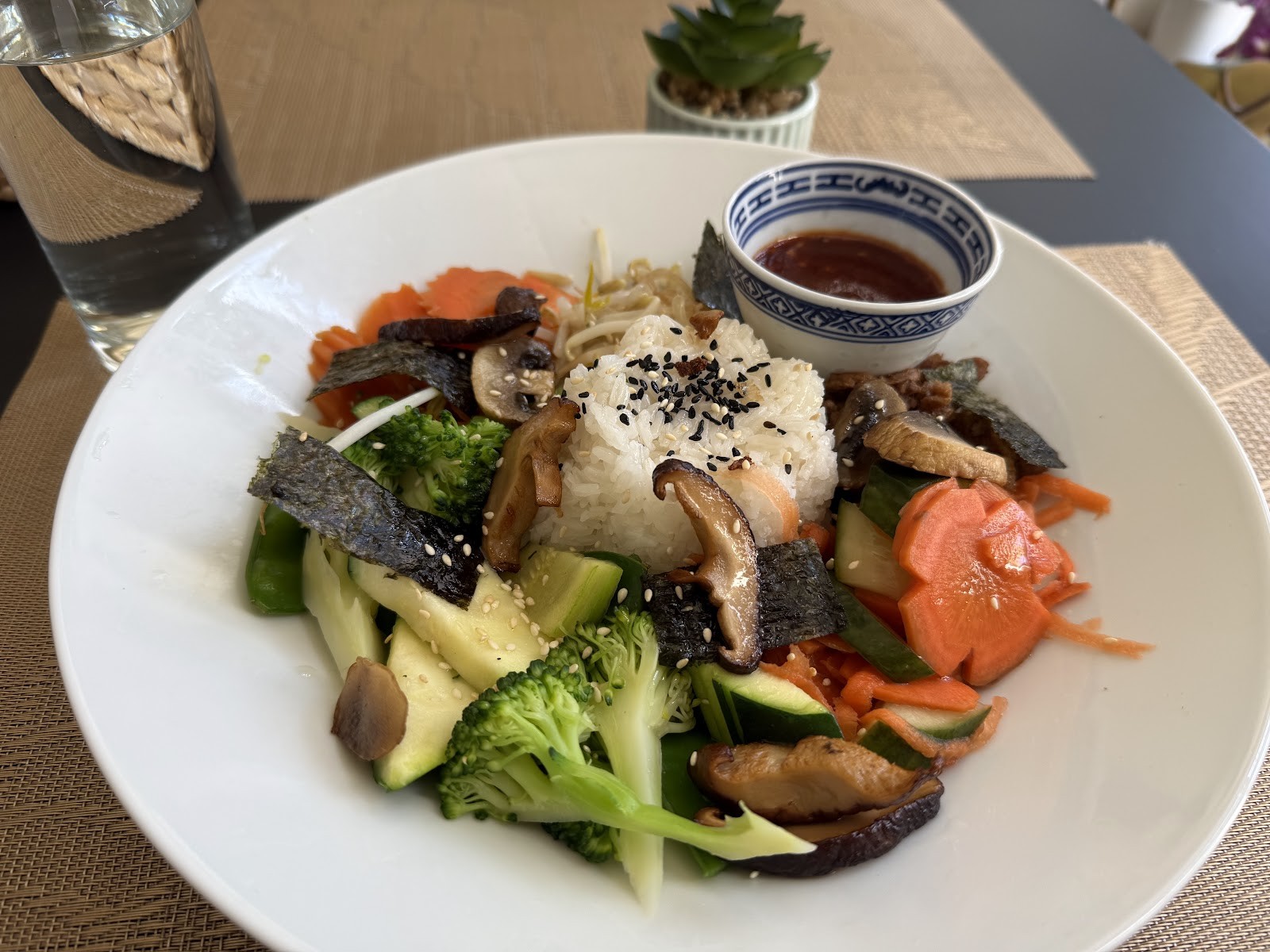 Loving Hut Neubau: food & drinks