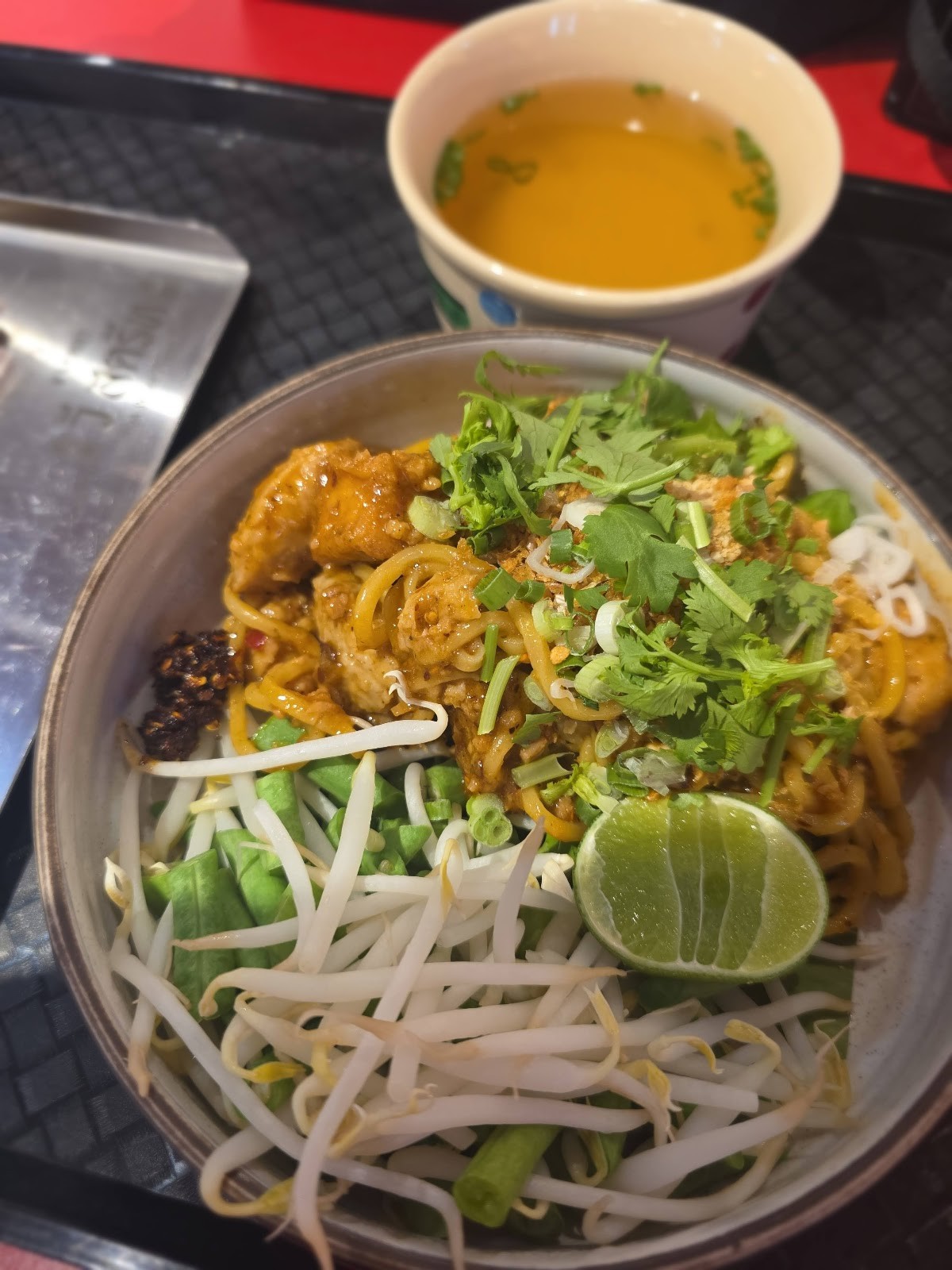 V Street Emsphere: food & drinks