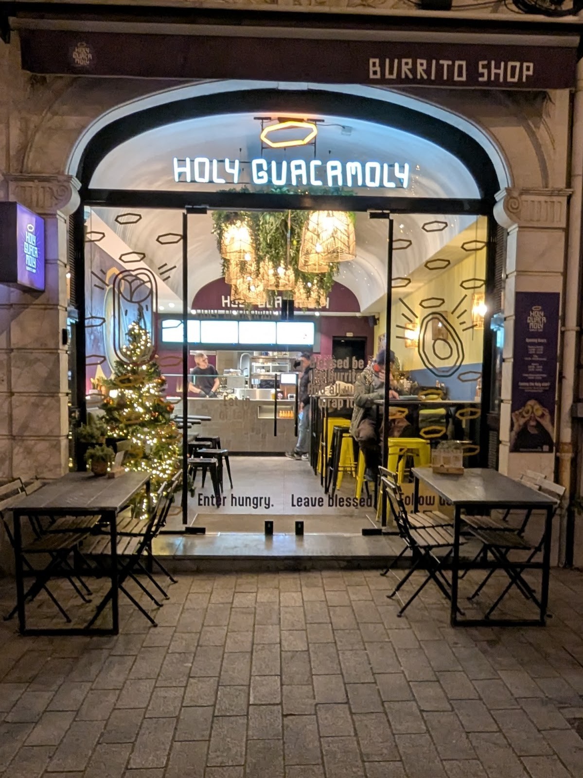 Holy Guacamoly St. Pieters Gent: the place