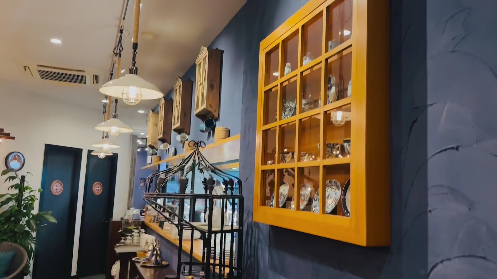 East Side Café & Dining: the place