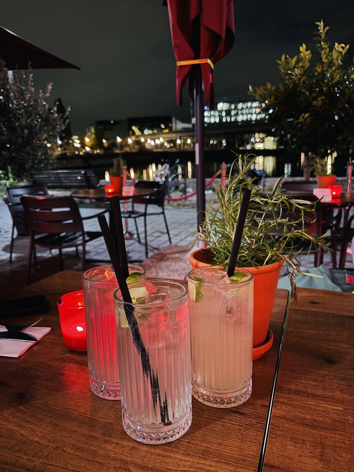 L'Osteria Berlin Humboldthafen: the place