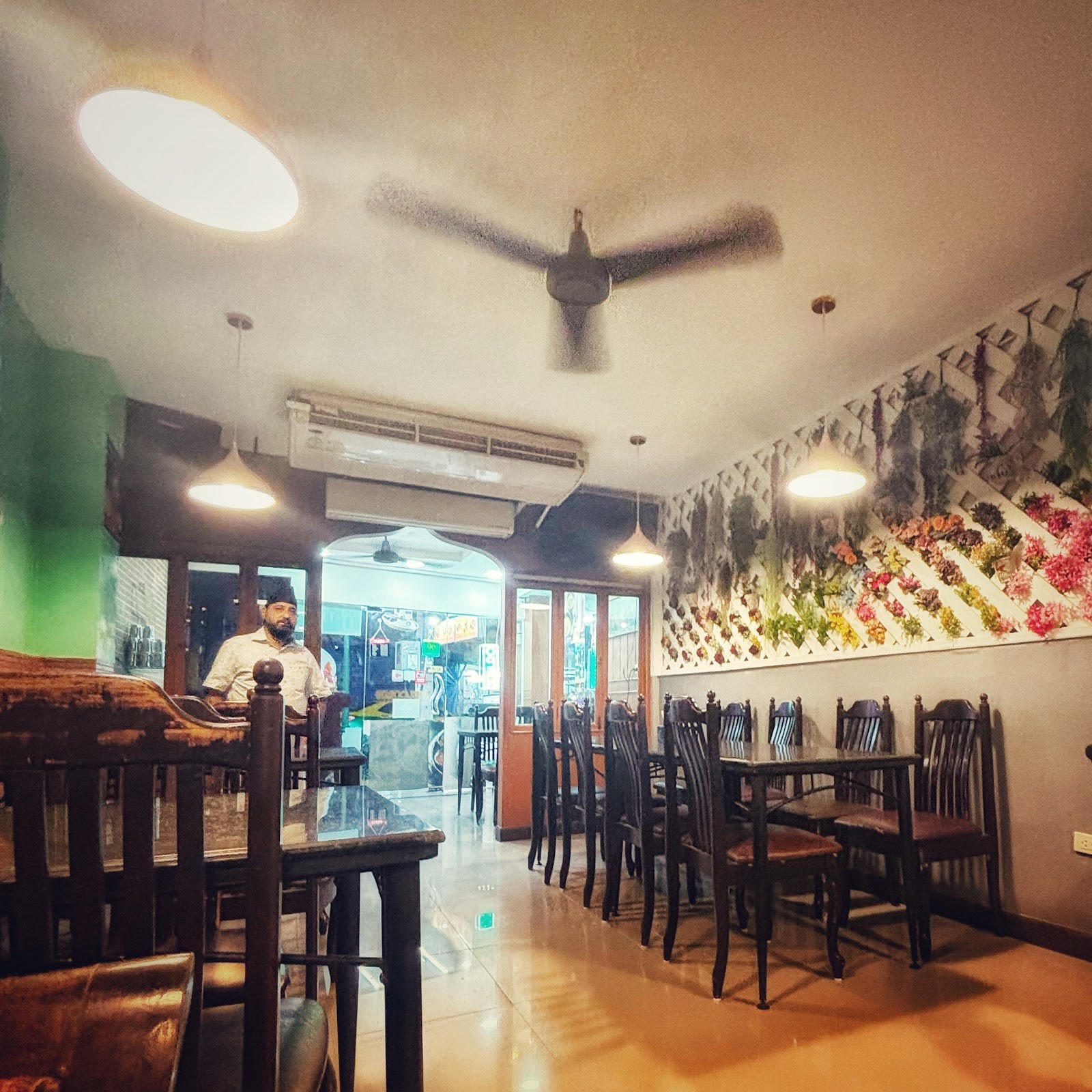 Tikka N Talk Indian Restaurant: the place