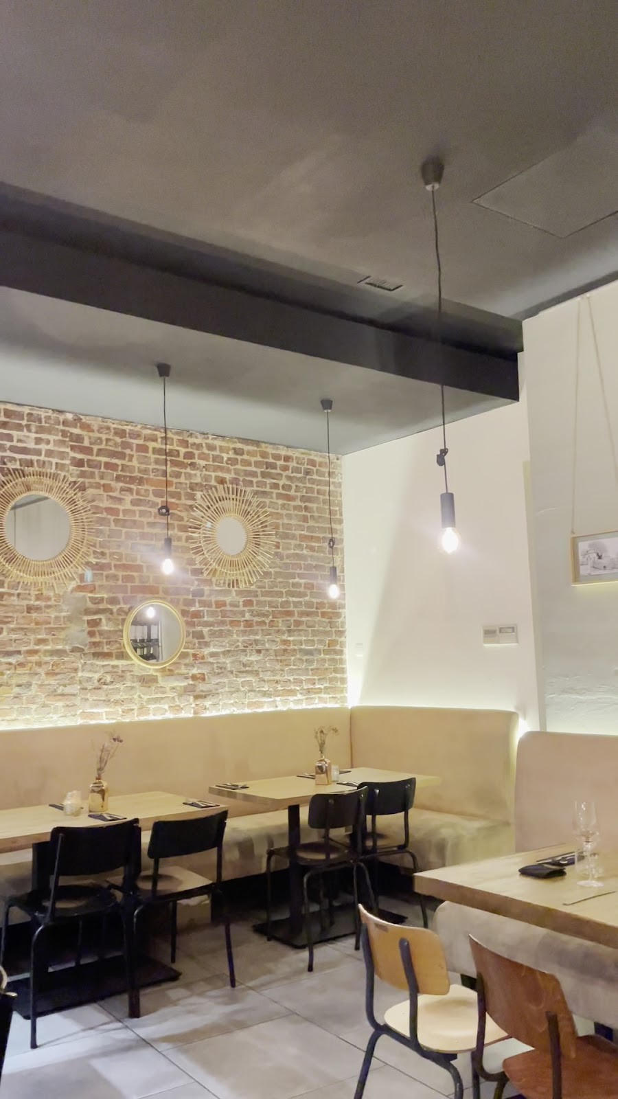 Bistro Illyrian: the place
