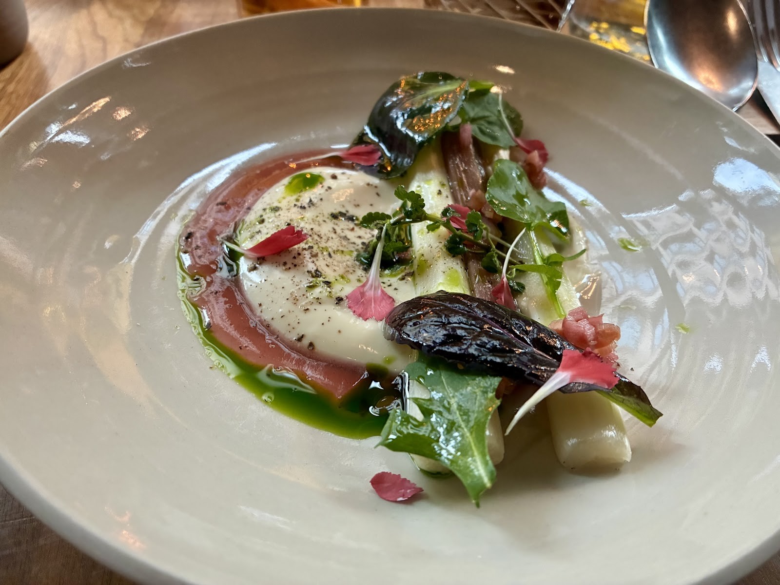LEUCHTENDROTER: food & drinks