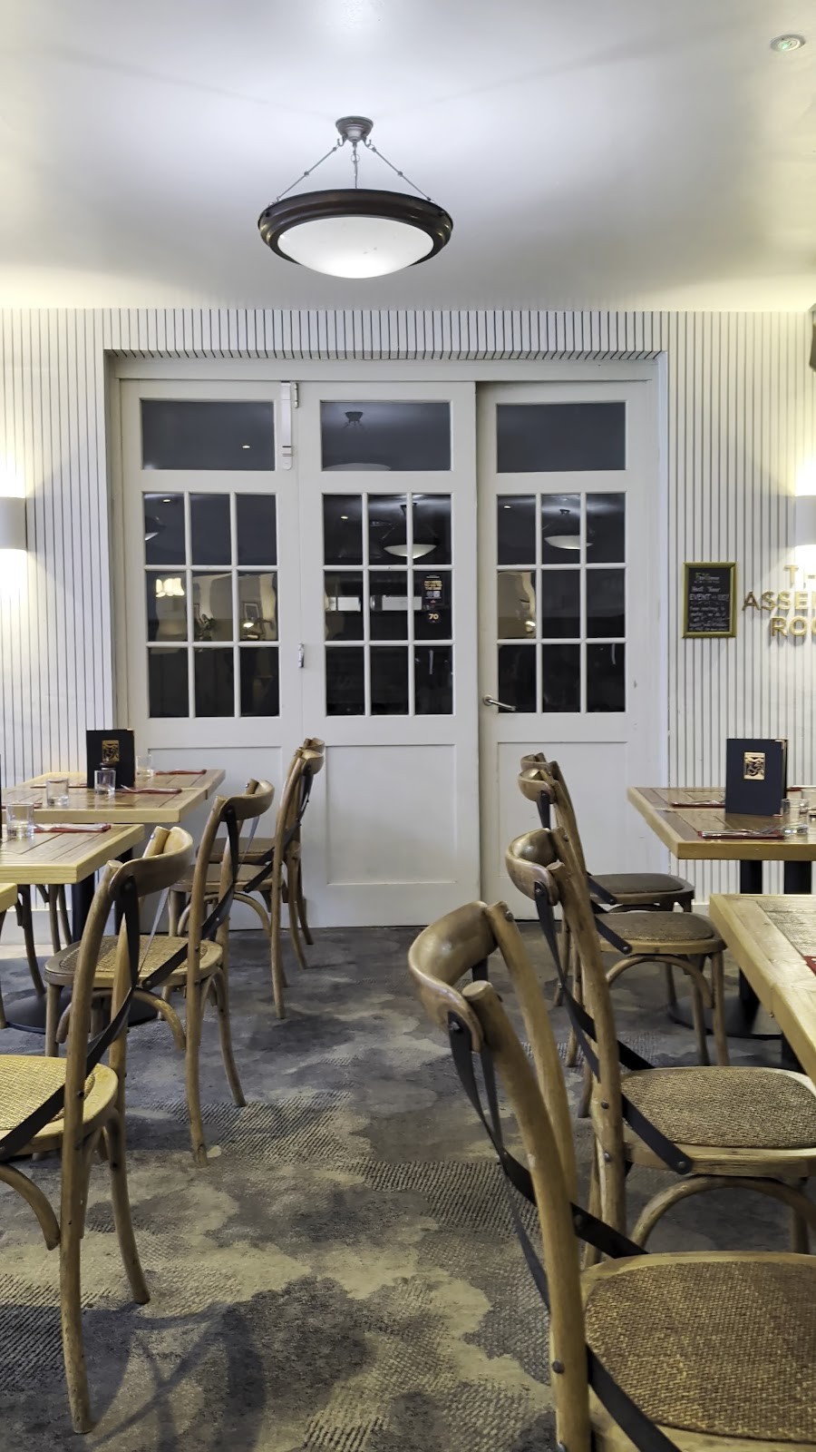 The Fox & Goose Hotel, Ealing: the place
