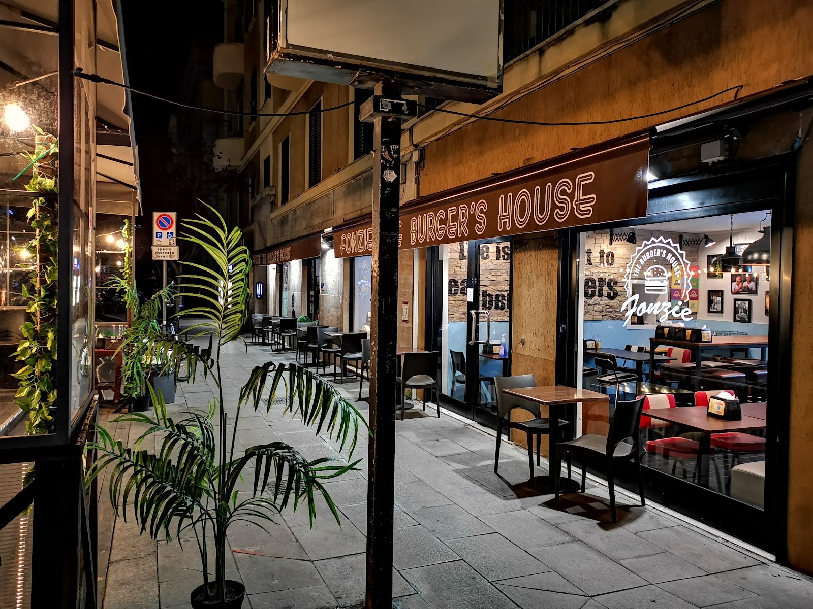 Fonzie the Burger's House | Via Catanzaro: the place