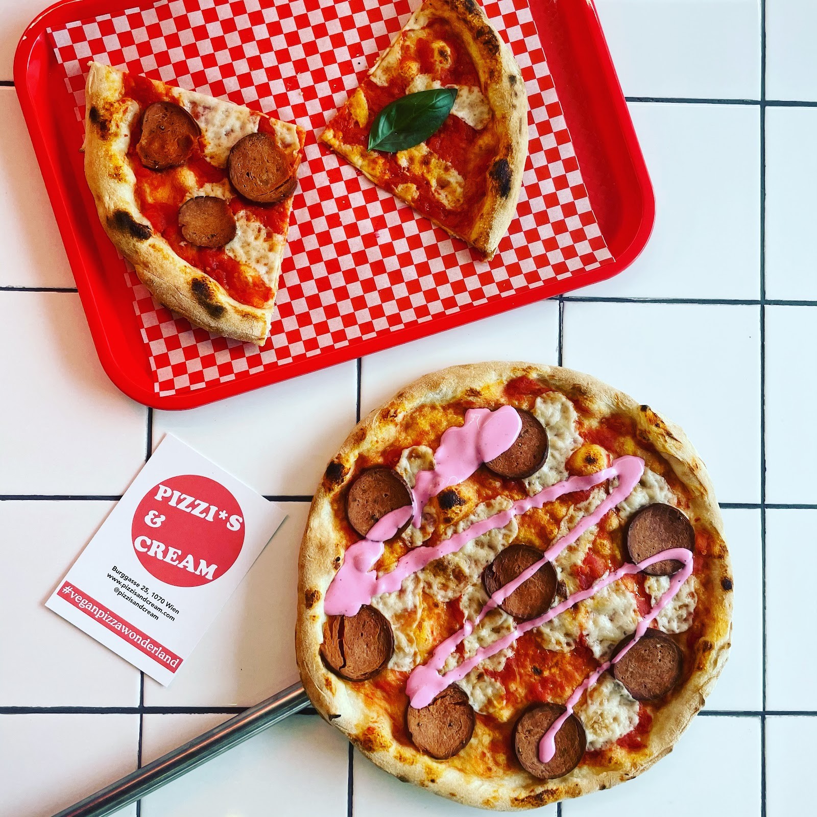 Pizzis and Cream: food & drinks