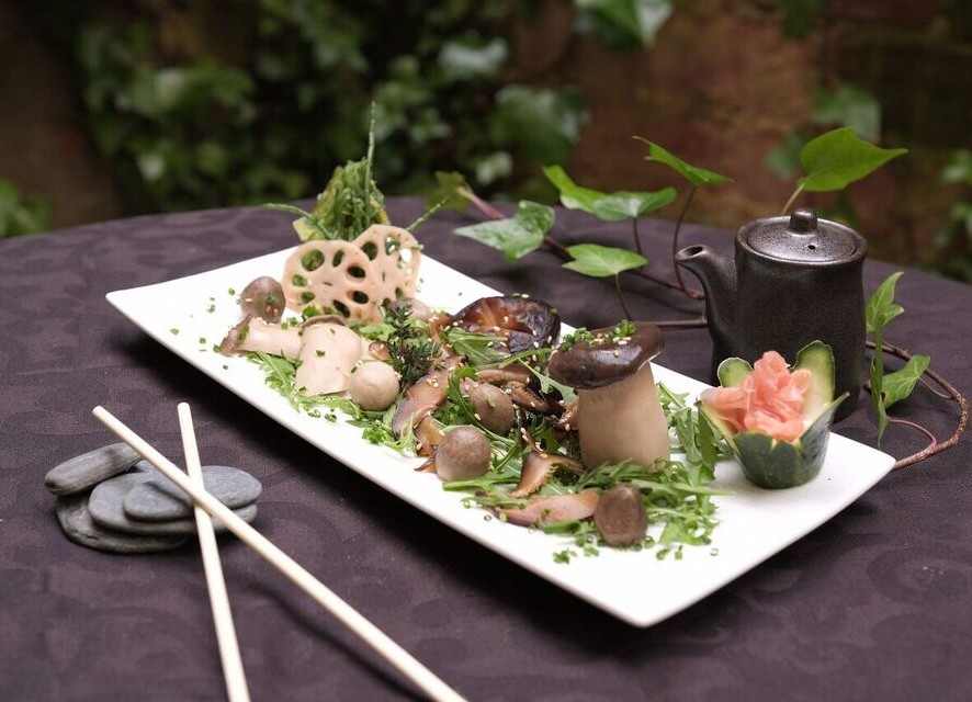 Legumi Sushi Vegan: food & drinks